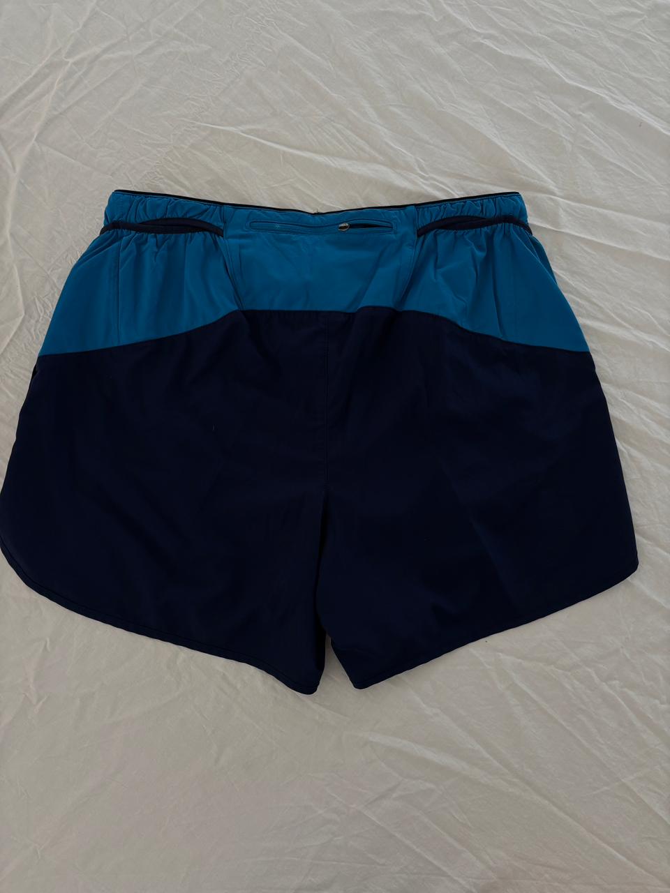 PATAGONIA SHORT AZUL CON ROPA INTERIOR Y BOLSAS ALREDEDOR DE CINTURA. M DE DAMA.