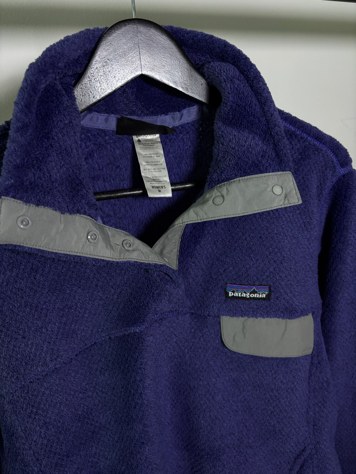 PATAGONIA MORADO PELUCHE SUAVE.  COMO NUEVO. M DE DAMA.