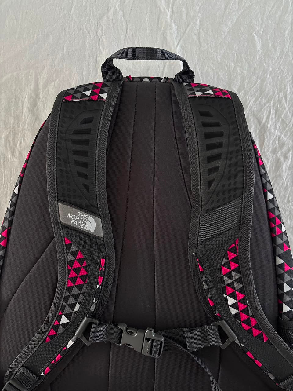 TNF MOCHILA JESTER 28L. SIN DETALLE CASI COMO NUEVO.
