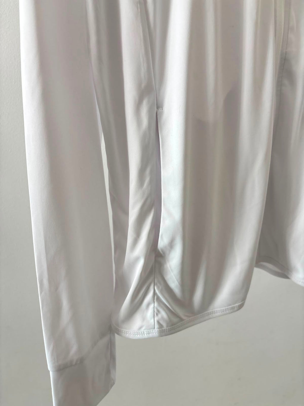 BLUSA BLANCA PARA SENDERISMO TELA LIGERA Y FRESCA SIN DETALLE. XL DE DAMA.