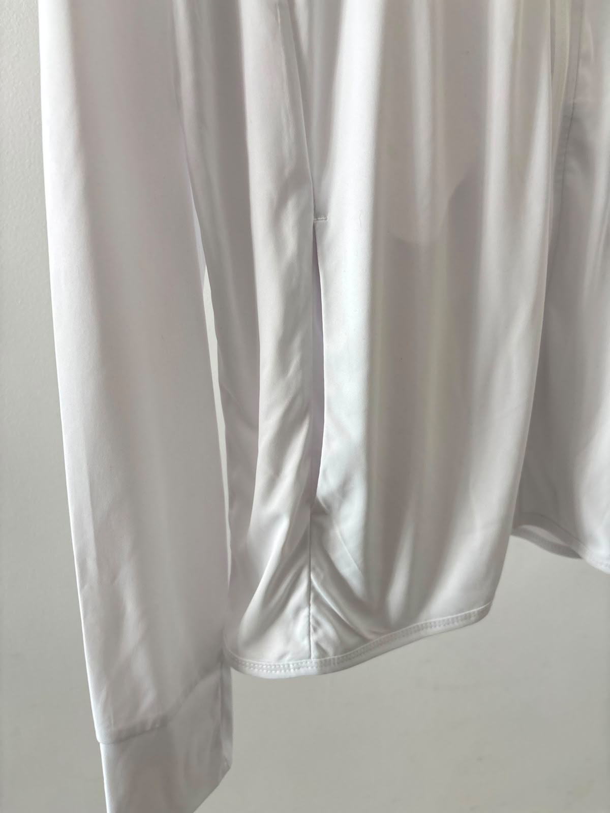 BLUSA BLANCA PARA SENDERISMO TELA LIGERA Y FRESCA SIN DETALLE. XL DE DAMA.