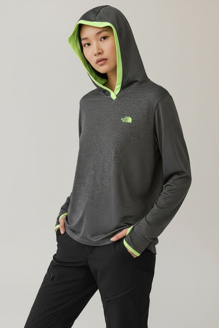 TNF GRIS CON VERDE LIGERO PARA SENDERISMO FLASH DRY (expulsa la humedad de la piel hacia la superficie para un secado rápido) SIN DETALLE. S DE DAMA.