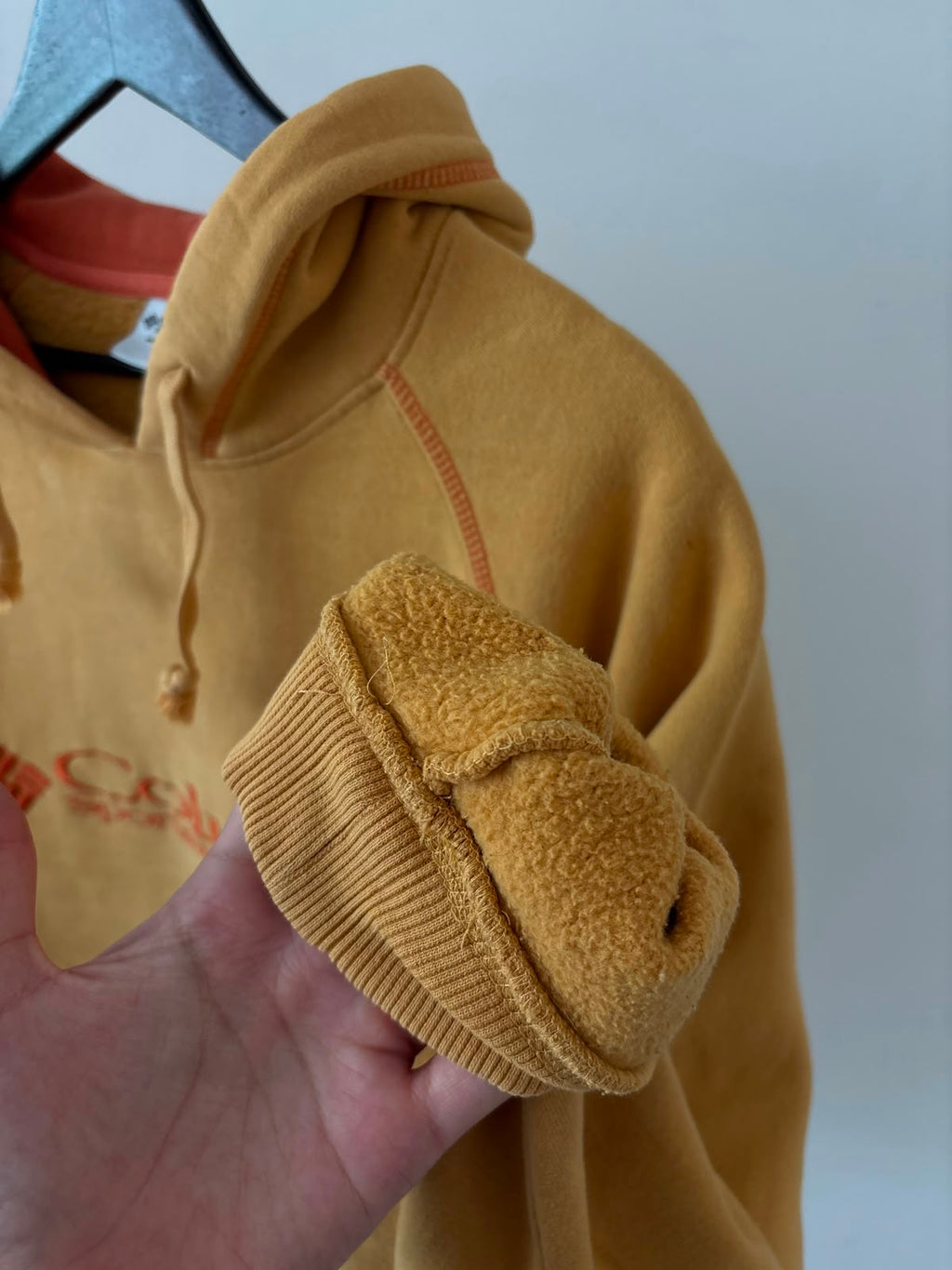 COLUMBIA HOODIE AMARILLO NO TAN INTENSO. L DE DAMA.