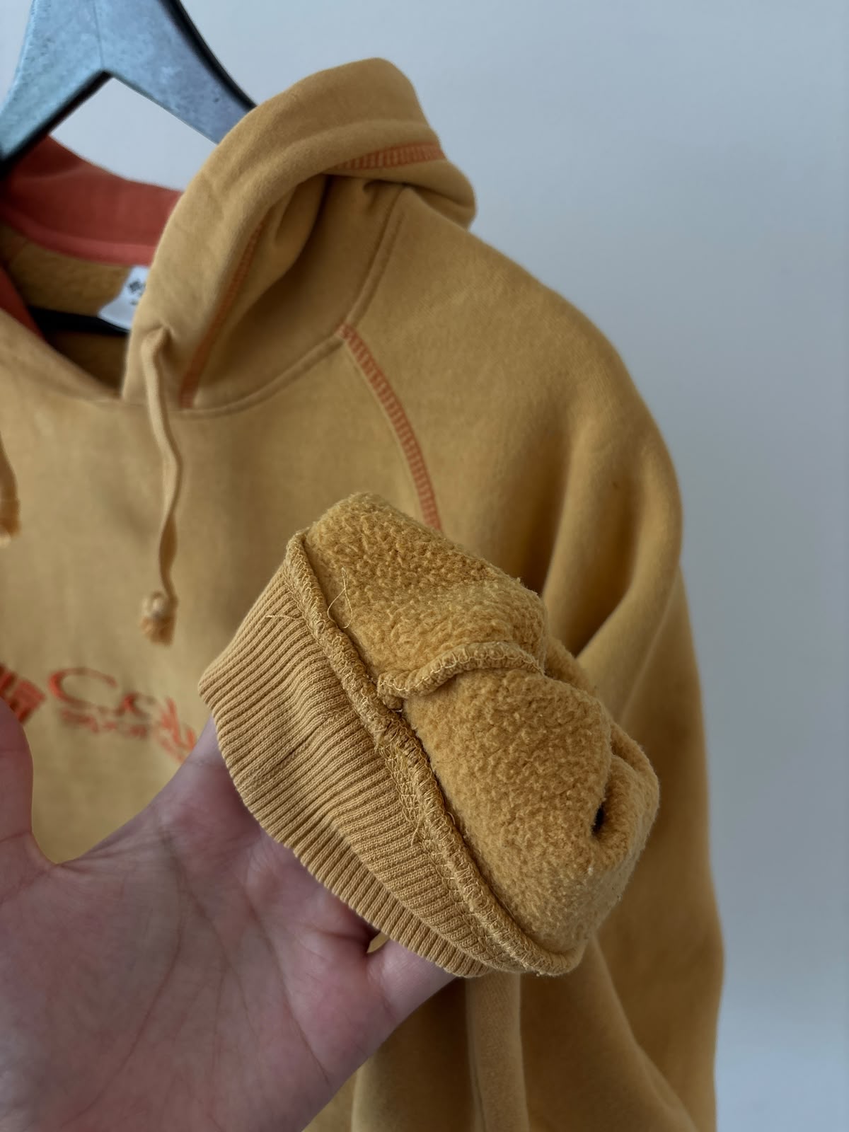 COLUMBIA HOODIE AMARILLO NO TAN INTENSO. L DE DAMA.