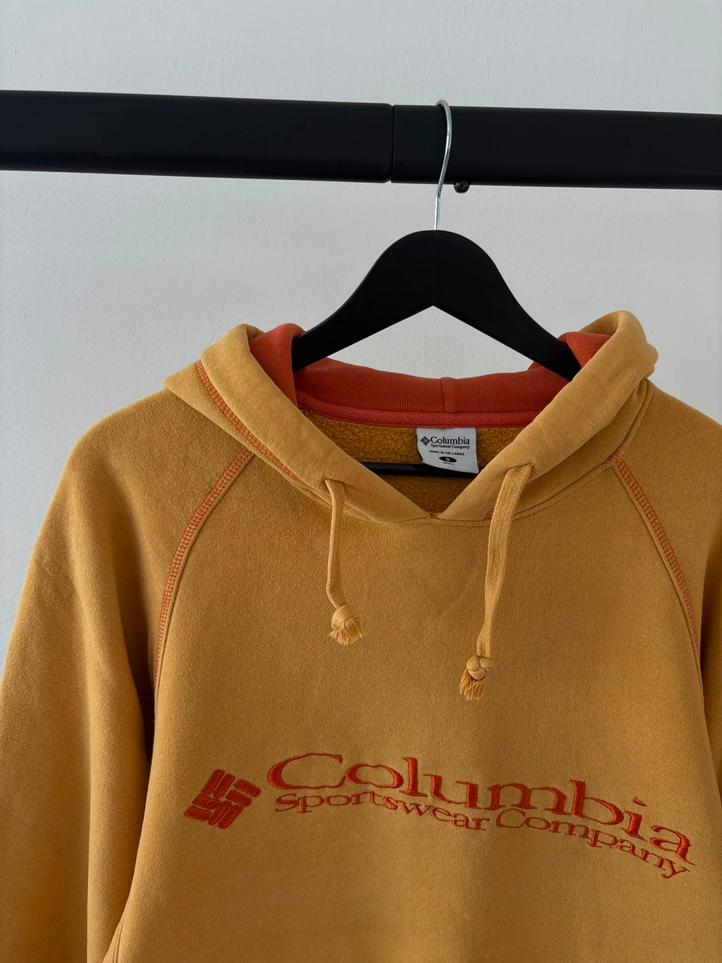 COLUMBIA HOODIE AMARILLO NO TAN INTENSO. L DE DAMA.
