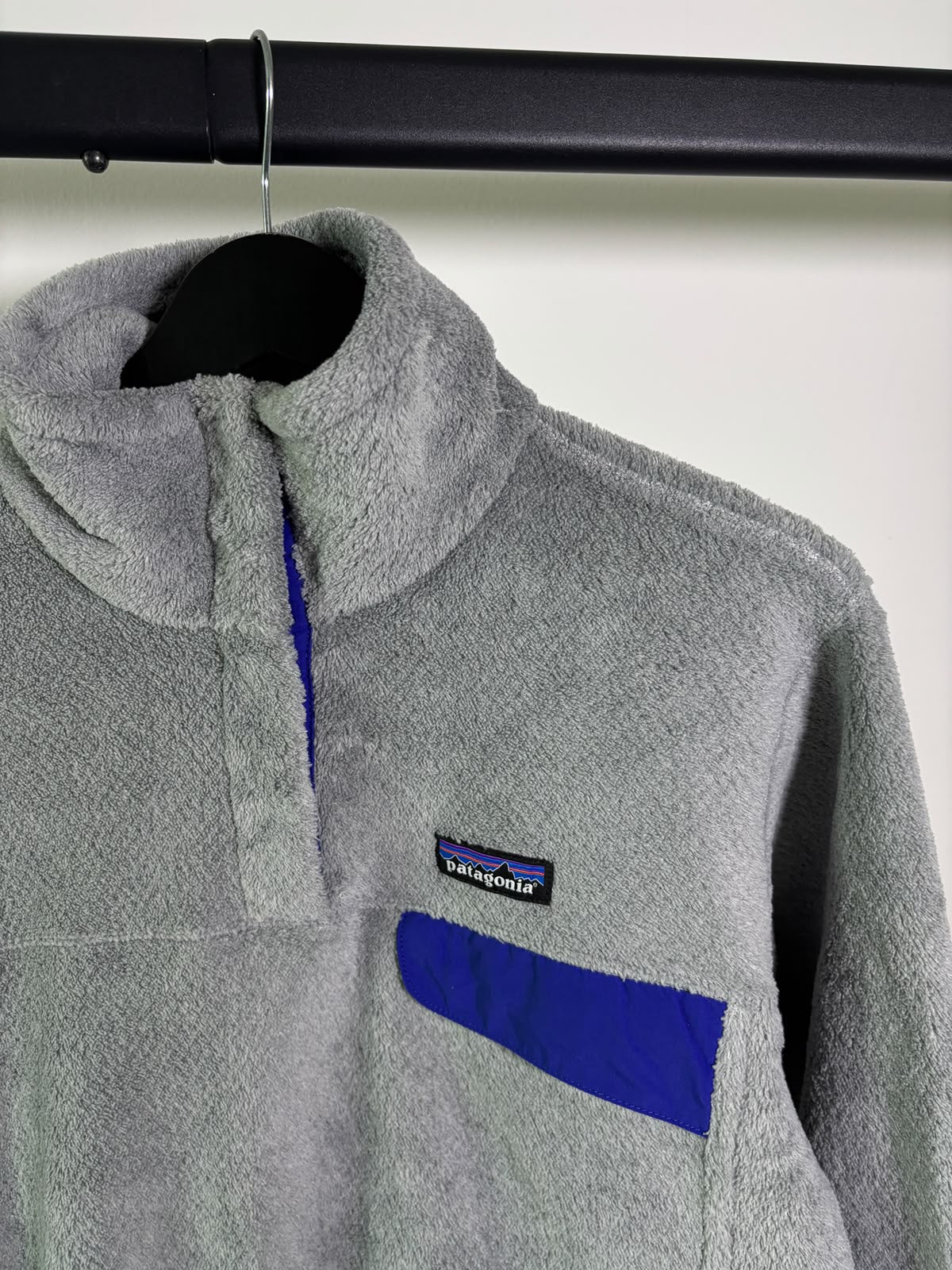 PATAGONIA GRIS/AZUL REY PELUCHE SUAVE. COMO NUEVO. L DE DAMA.