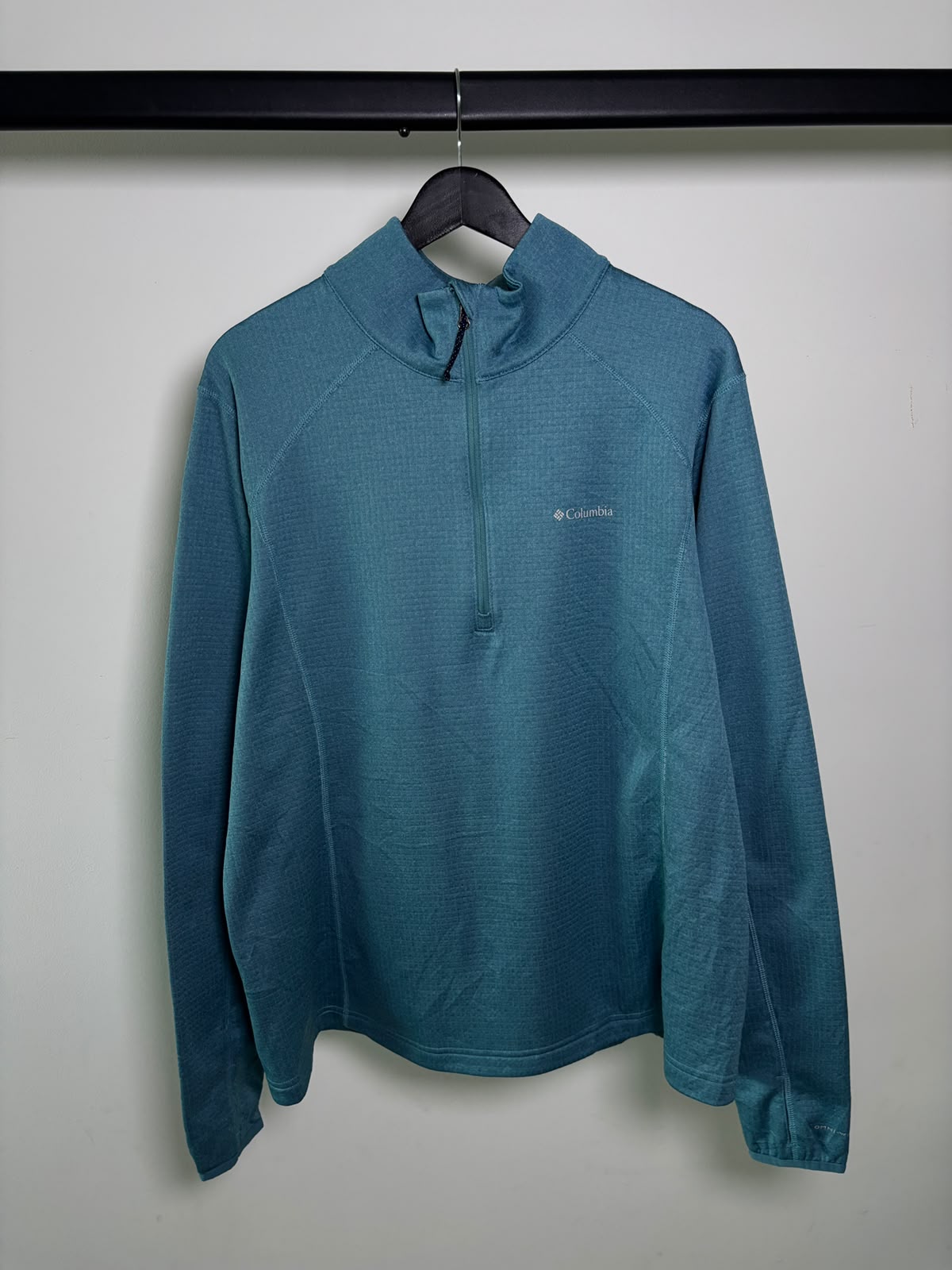 COLUMBIA 1RA CAPA TÉRMICO COMO NUEVO. OMNI WICK (absorbe el sudor de la piel y distribuirlo en la superficie de la tela para que se evapore rápidamente). XL DE DAMA