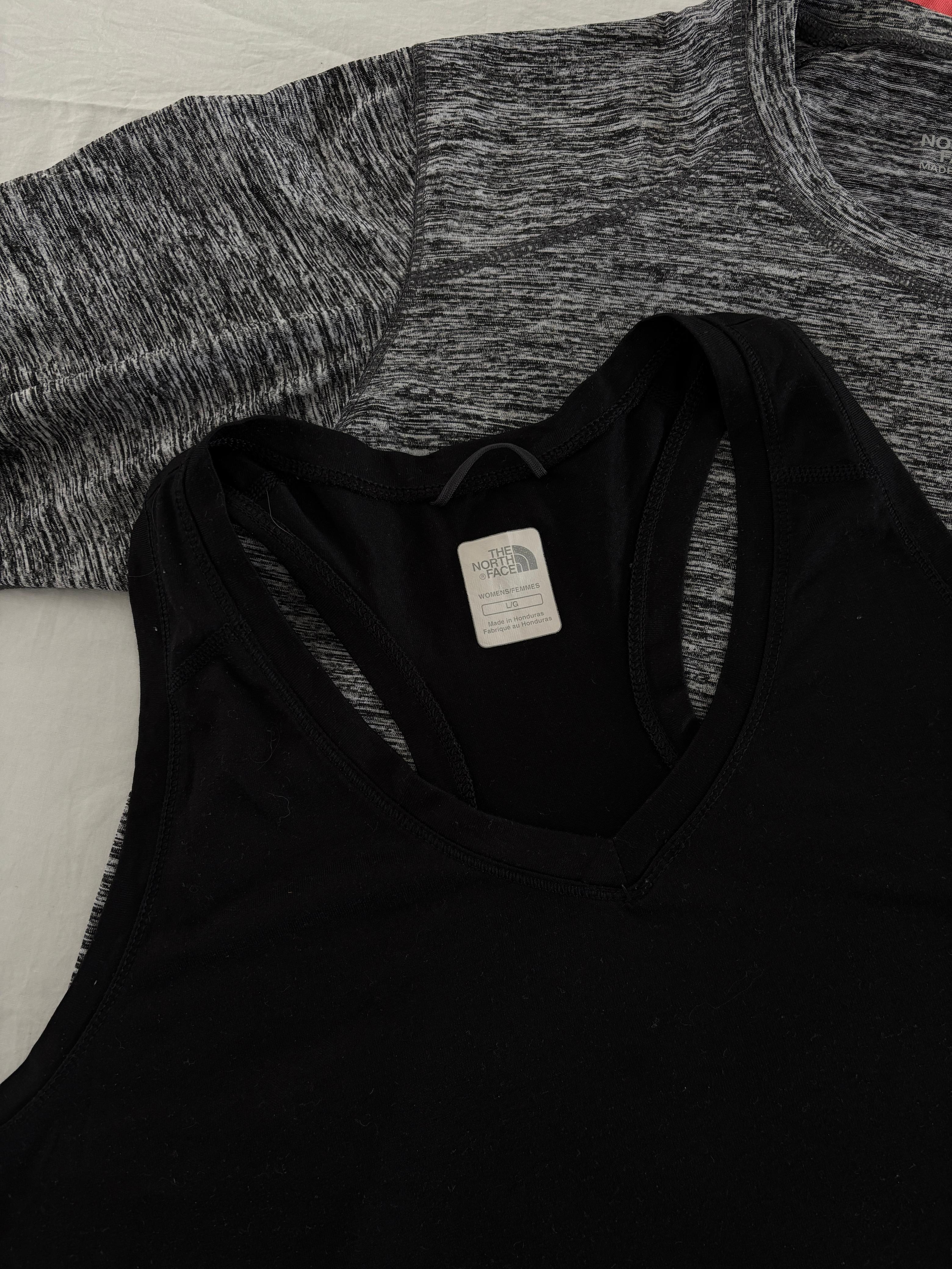 TNF CAMISETA NEGRA PARA SENDERISMO VAPOR WICK (absorbe el sudor de la piel) L DE DAMA.
