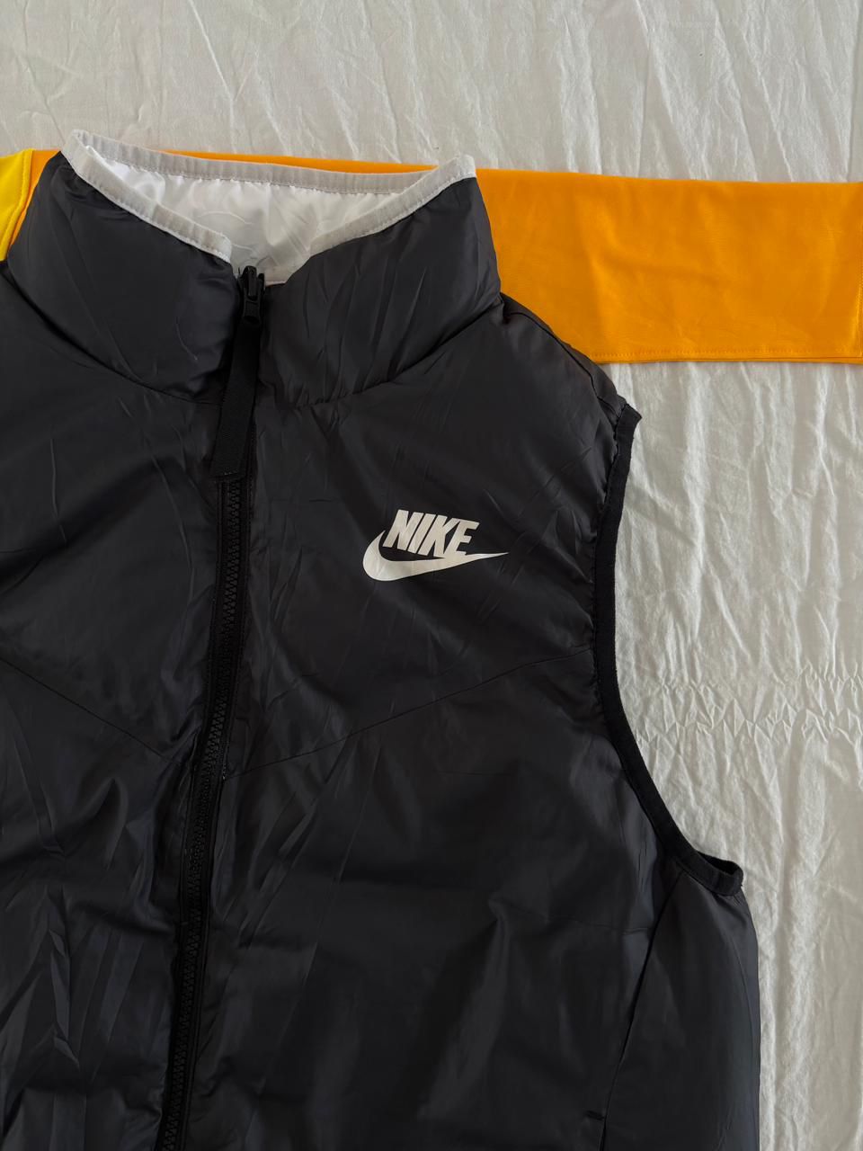 NIKE CHALECO DE PLUMA DE GANSO SIN DETALLE. MUY COMPRESIBLE. L DE DAMA.