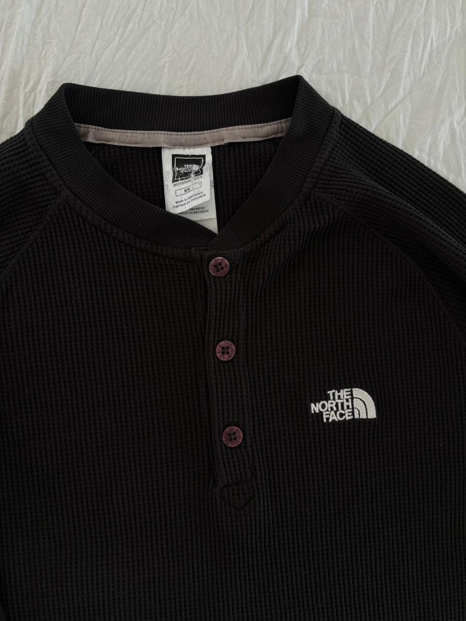 TNF BLUSA 1RA CAPA GRIS. TRANSPIRABLE. SIN DETALLE. TELA TIPO CANALÉ. L DE DAMA.