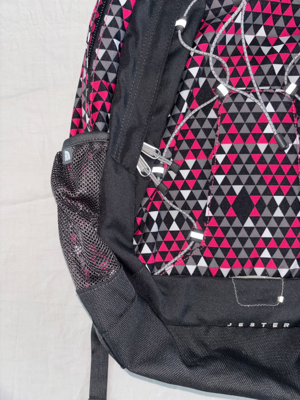 TNF MOCHILA JESTER 28L. SIN DETALLE CASI COMO NUEVO.