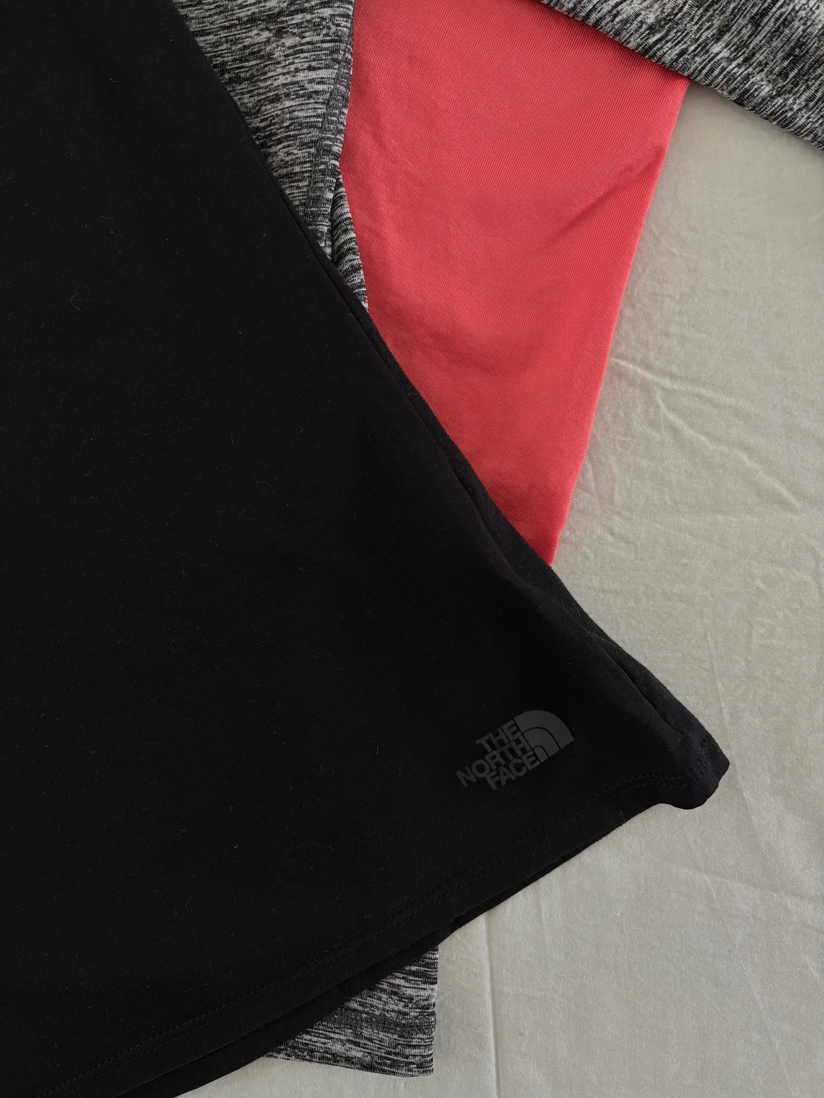 TNF CAMISETA NEGRA PARA SENDERISMO VAPOR WICK (absorbe el sudor de la piel) L DE DAMA.