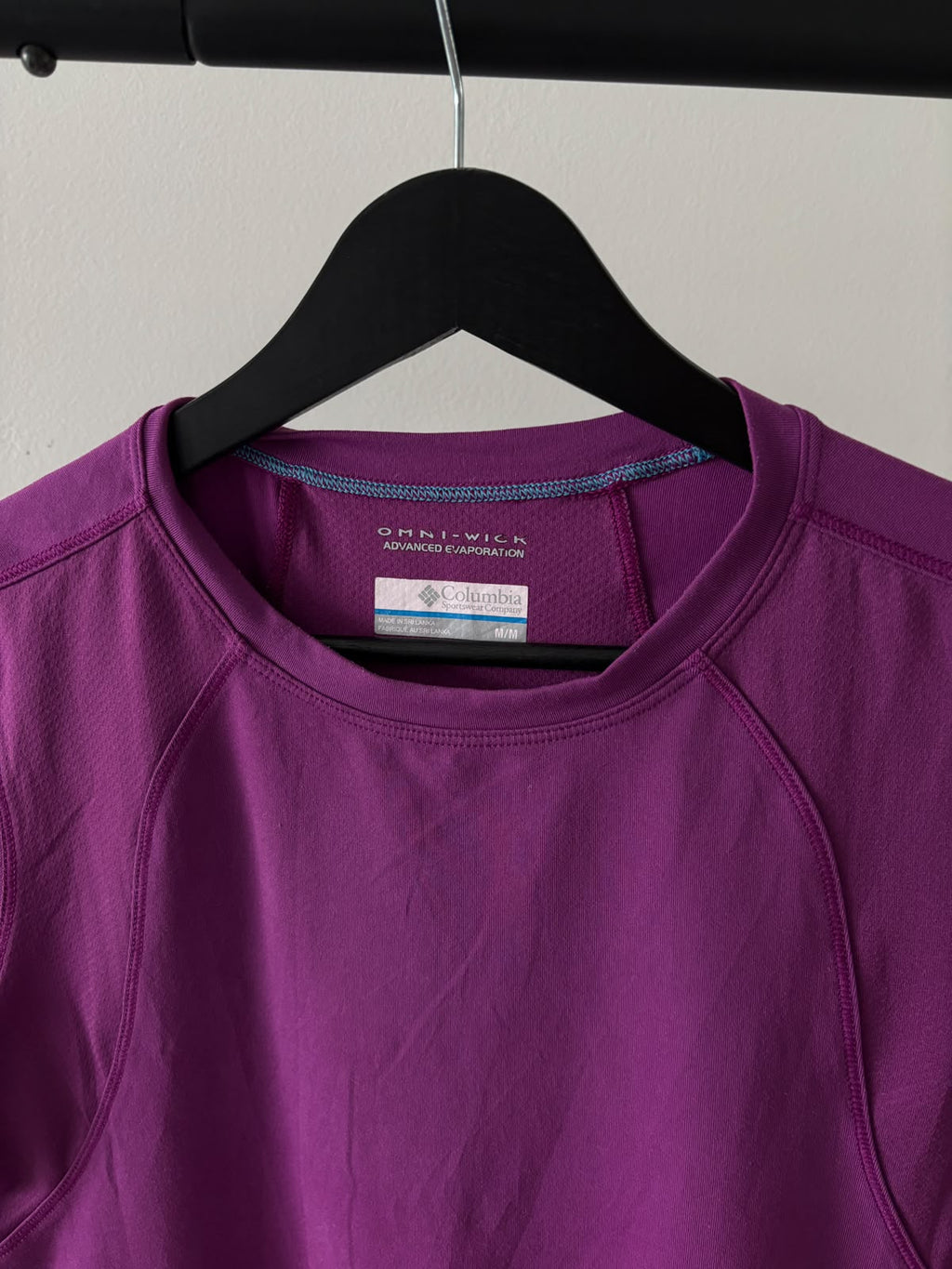 COLUMBIA MORADO OMNI WICK (aleja el sudor de la piel y acelera su secado) S DE DAMA.