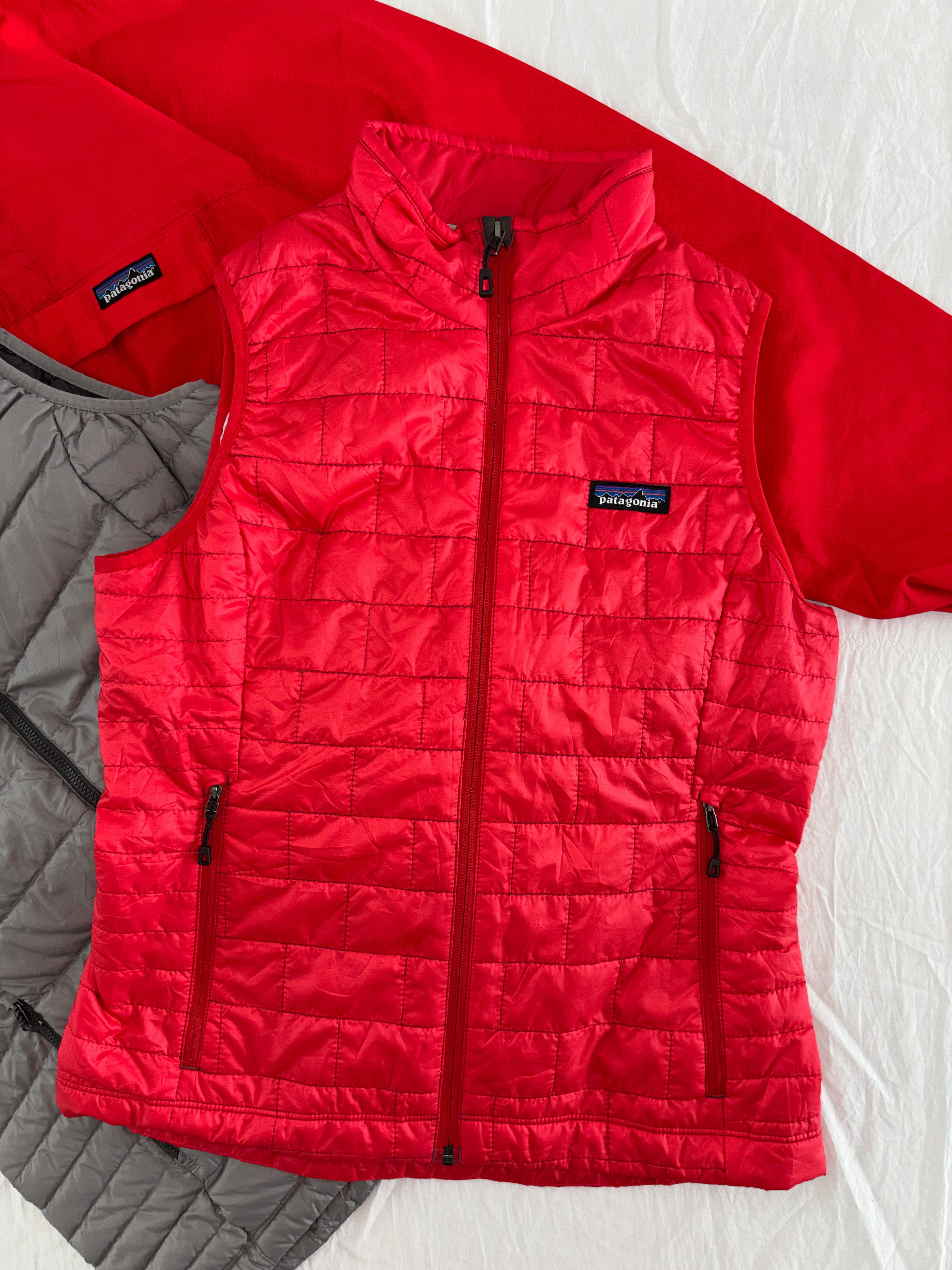 PATAGONIA CHALECO ROJO PRIMALOFT (AISLAMIENTO TÉRMICO) MUY COMPRESIBLE QUE SE HACE BOLSA. SIN DETALLE. S DE DAMA.