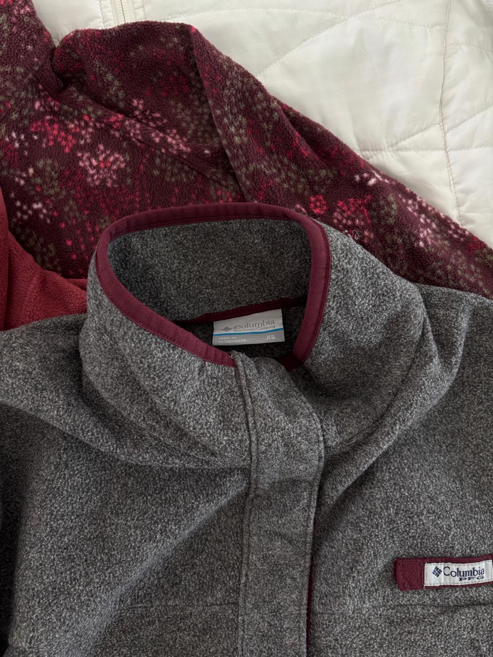 COLUMBIA GRIS POLAR POCO GRUESO SIN DETALLE. XS DE DAMA.
