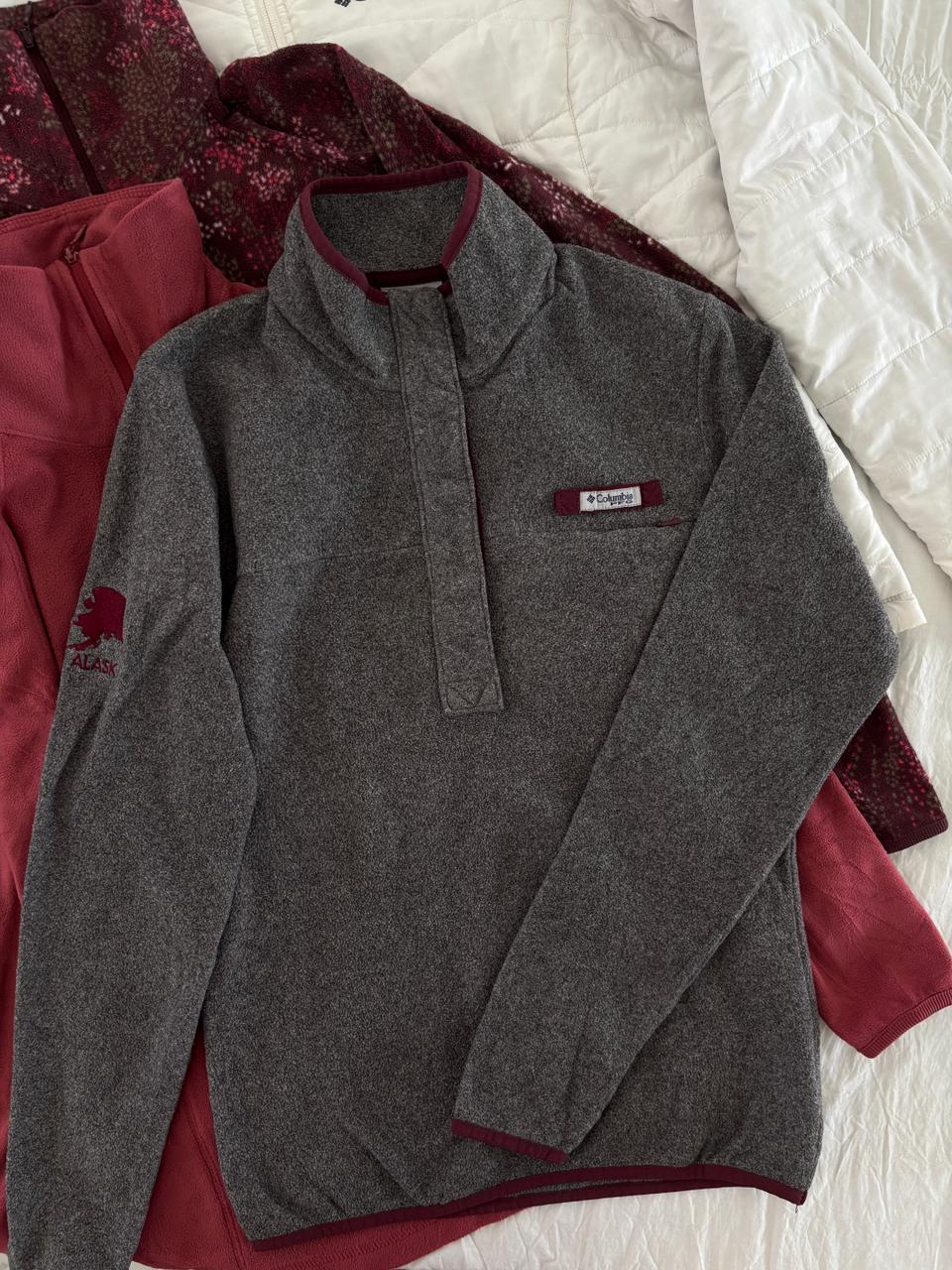 COLUMBIA GRIS POLAR POCO GRUESO SIN DETALLE. XS DE DAMA.