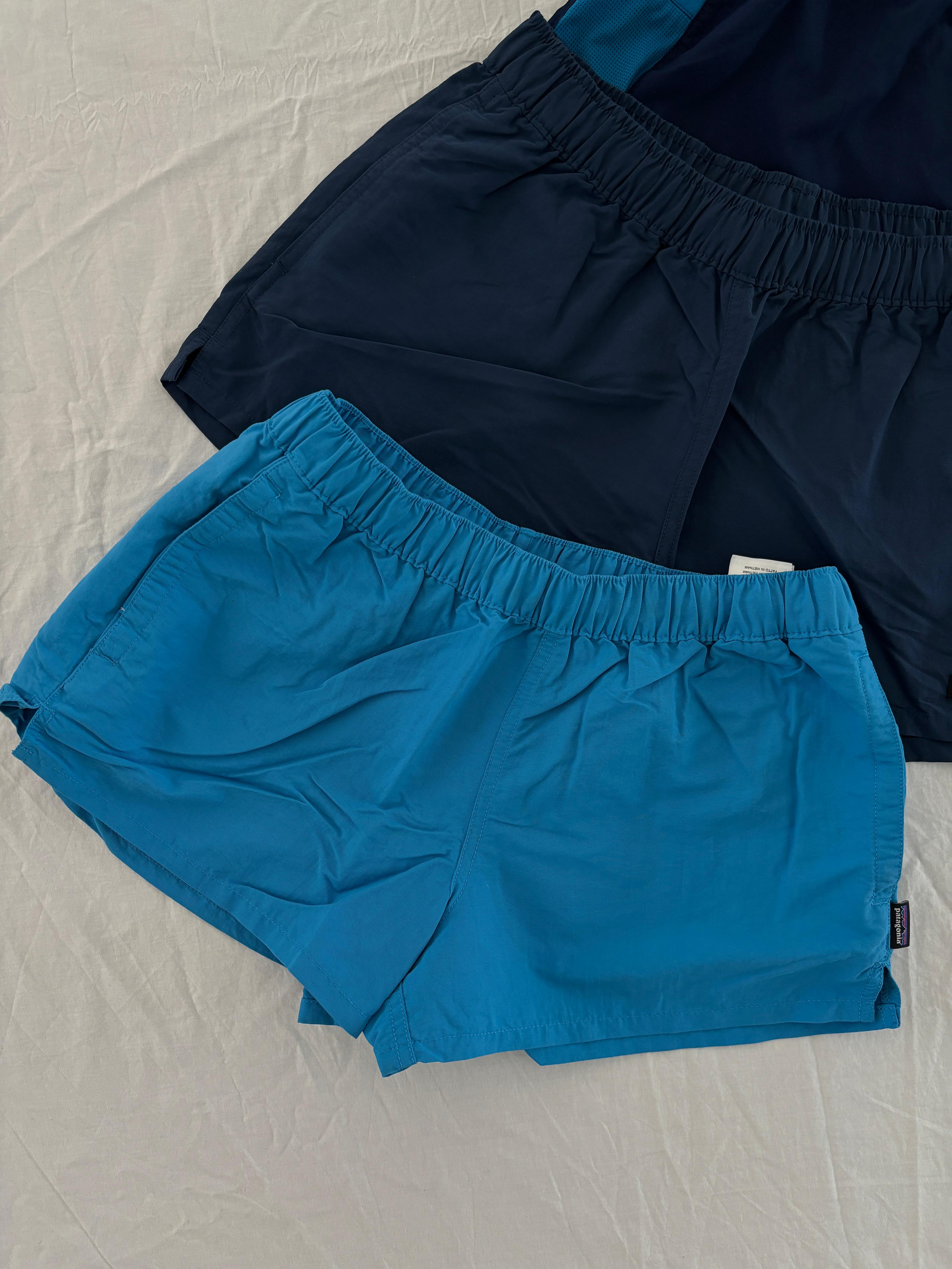 PATAGONIA SHORT CORTO AZUL CIELO. DETALLE SEÑALADO. S DE DAMA.