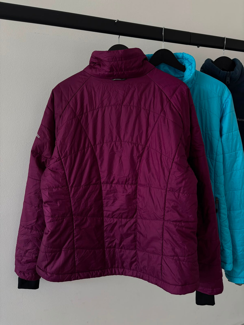 COLUMBIA 2DA CAPA BRUMOSO MORADO OMNI HEAT (retiene y refleja el calor natural que produce el cuerpo humano. deja salir la humedad y el exceso de calor) XL DE DAMA.