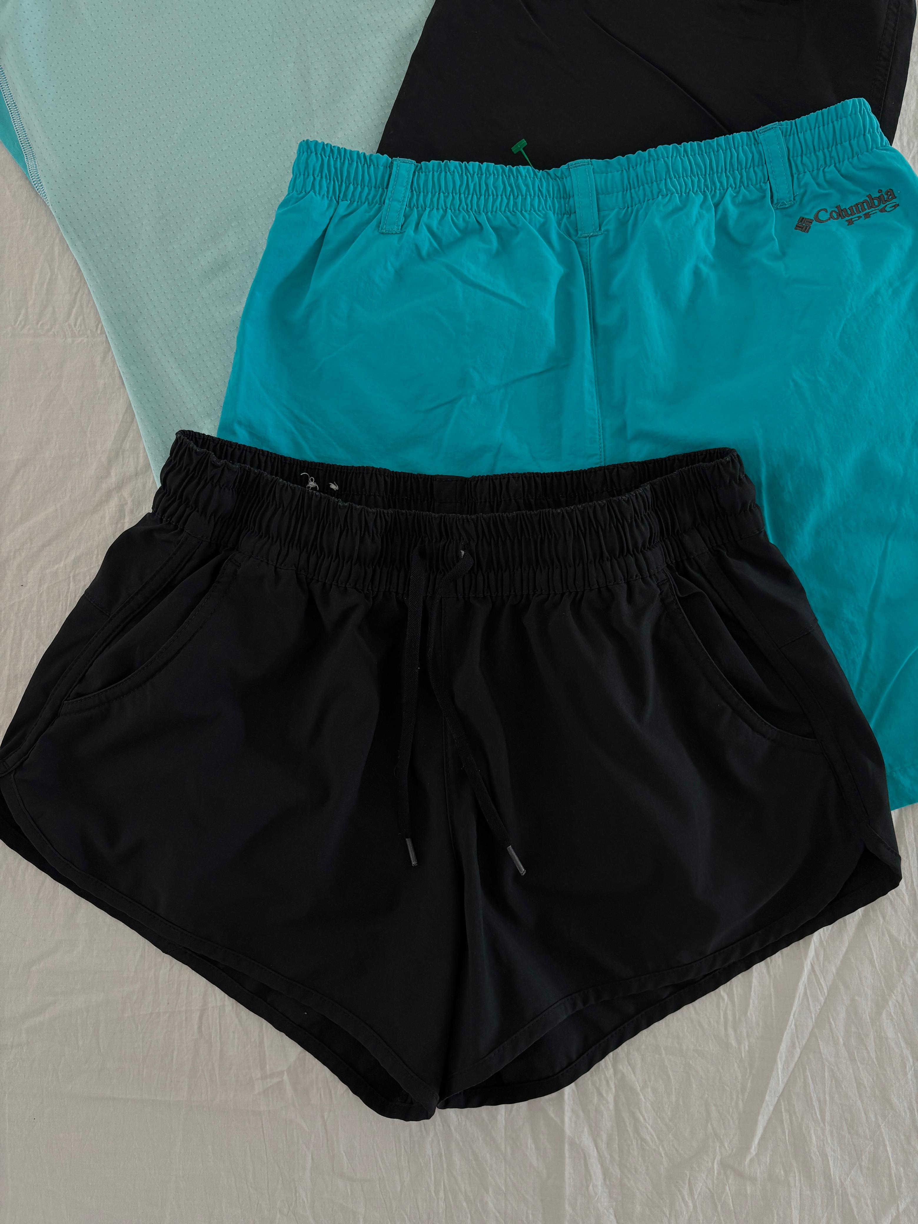 COLUMBIA SHORT NEGRO CORTO SIN DETALLE. S DE DAMA.