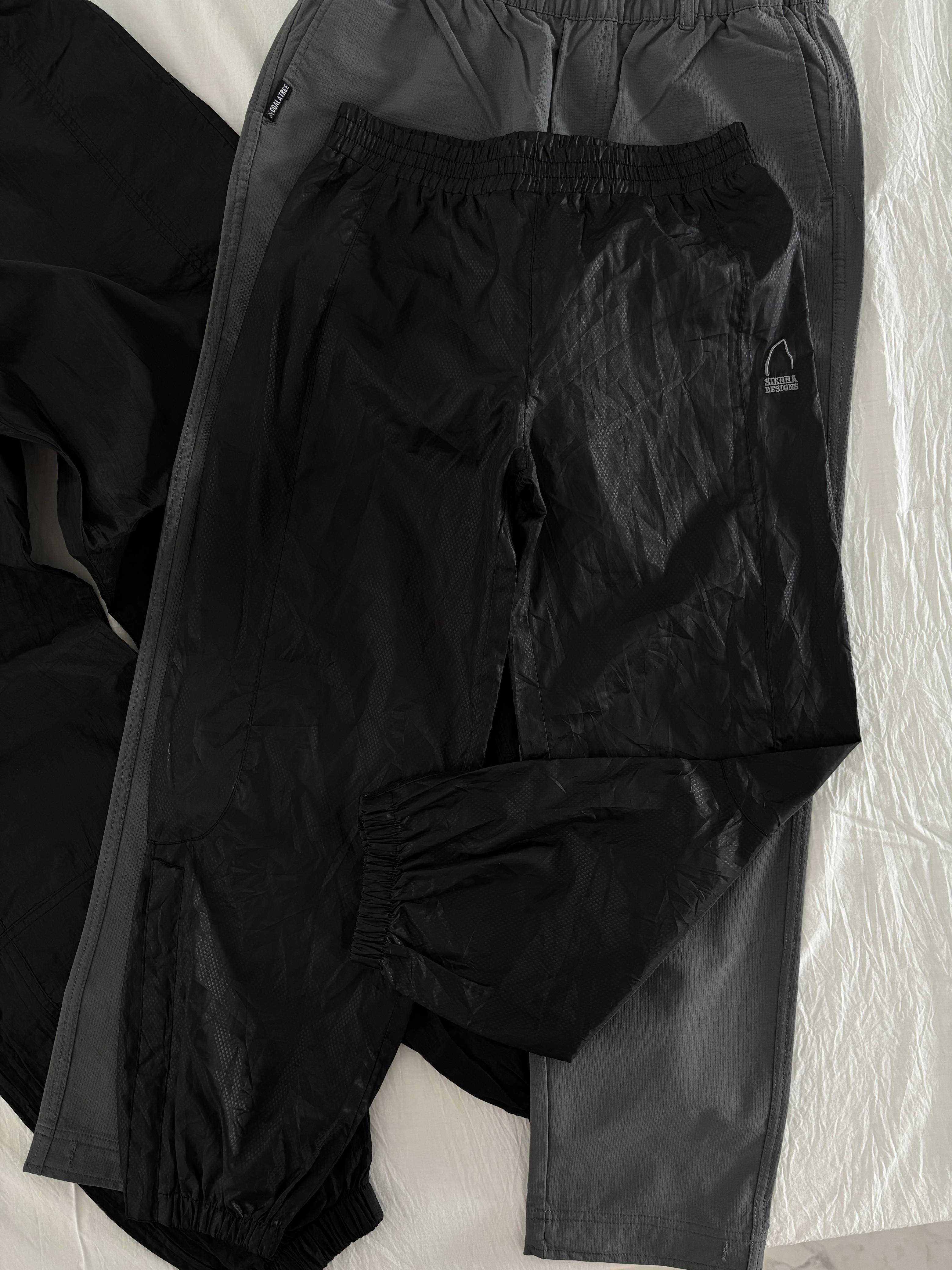 PANTALÓN ROMPEVIENTOS PARA SENDERISMO CON BOLSA. COMPRESIBLE. XS DE DAMA.
