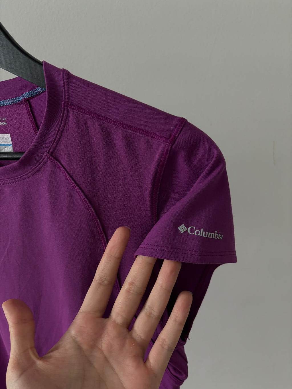 COLUMBIA MORADO OMNI WICK (aleja el sudor de la piel y acelera su secado) S DE DAMA.