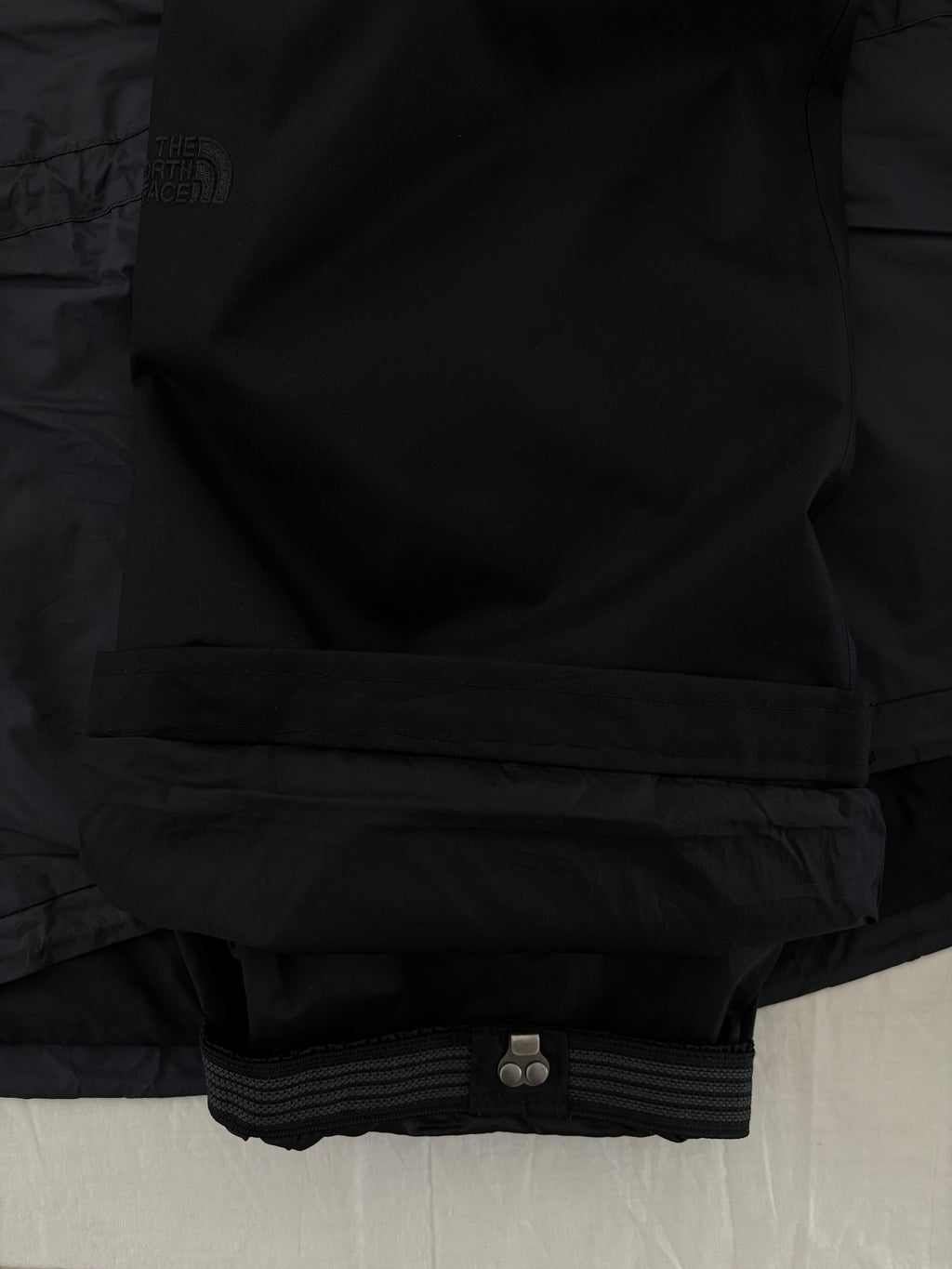 TNF PANTALÓN DRYVENT PARA NIEVE (permite que el sudor salga mientras impide la entrada de agua y viento) DOBLE LOGO. L DE DAMA.