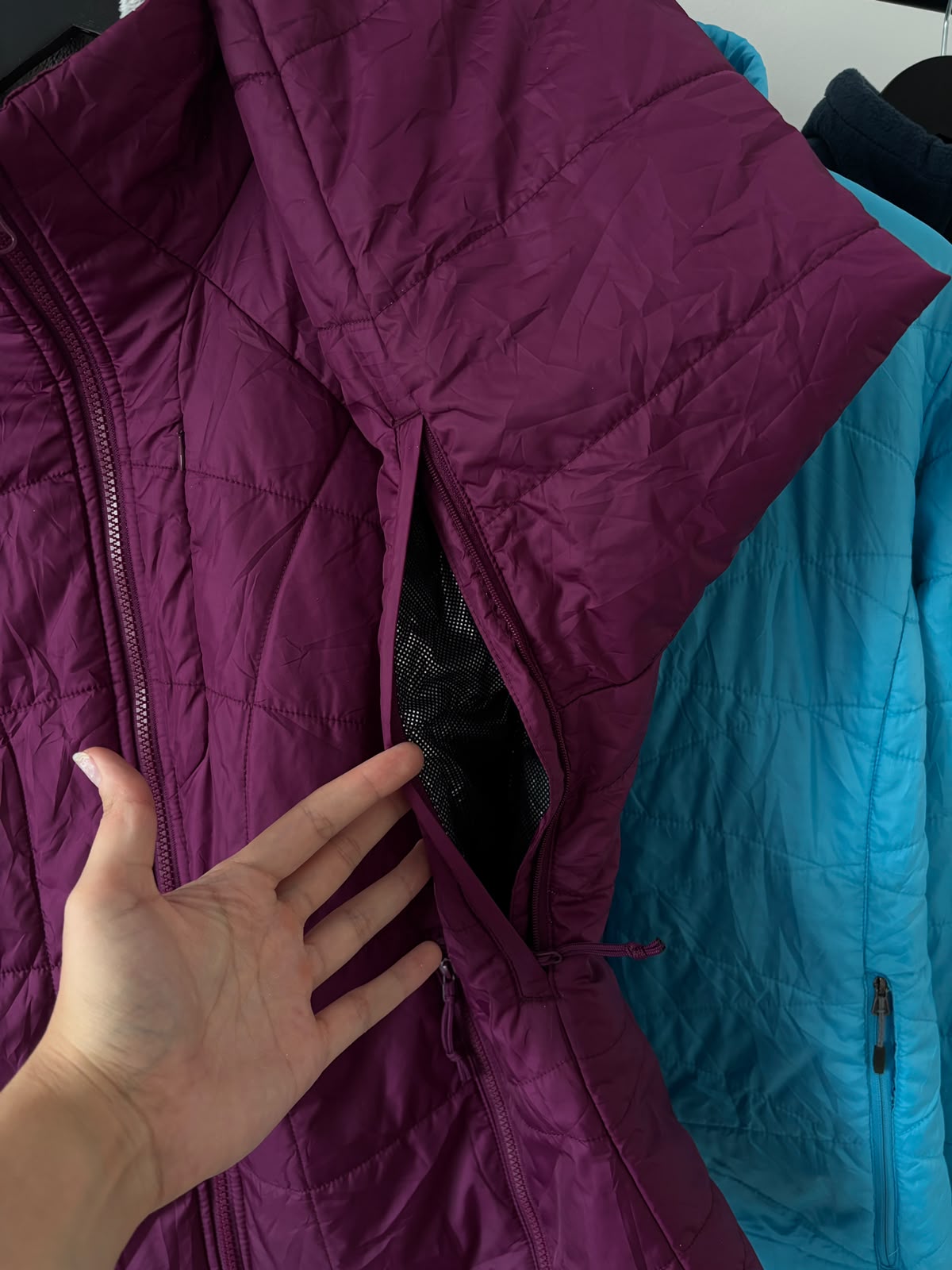 COLUMBIA 2DA CAPA BRUMOSO MORADO OMNI HEAT (retiene y refleja el calor natural que produce el cuerpo humano. deja salir la humedad y el exceso de calor) XL DE DAMA.