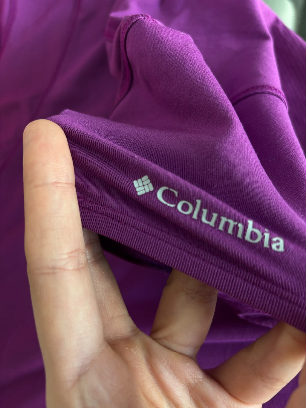 COLUMBIA MORADO OMNI WICK (aleja el sudor de la piel y acelera su secado) S DE DAMA.