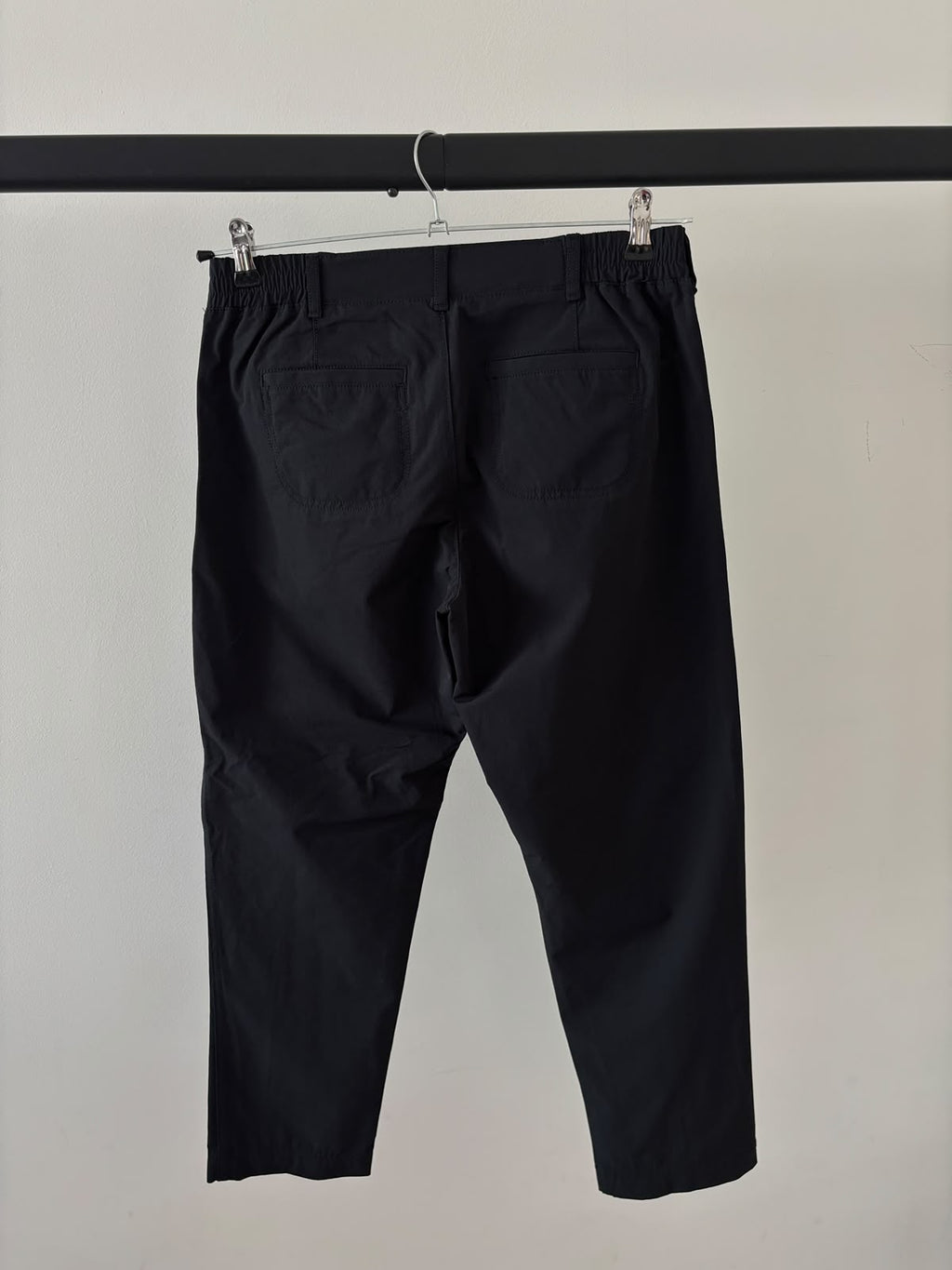 PANTALÓN NEGRO PARA SENDERISMO. TELA LIGERA. TIRO MEDIO. COMO NUEVO. S DE DAMA.