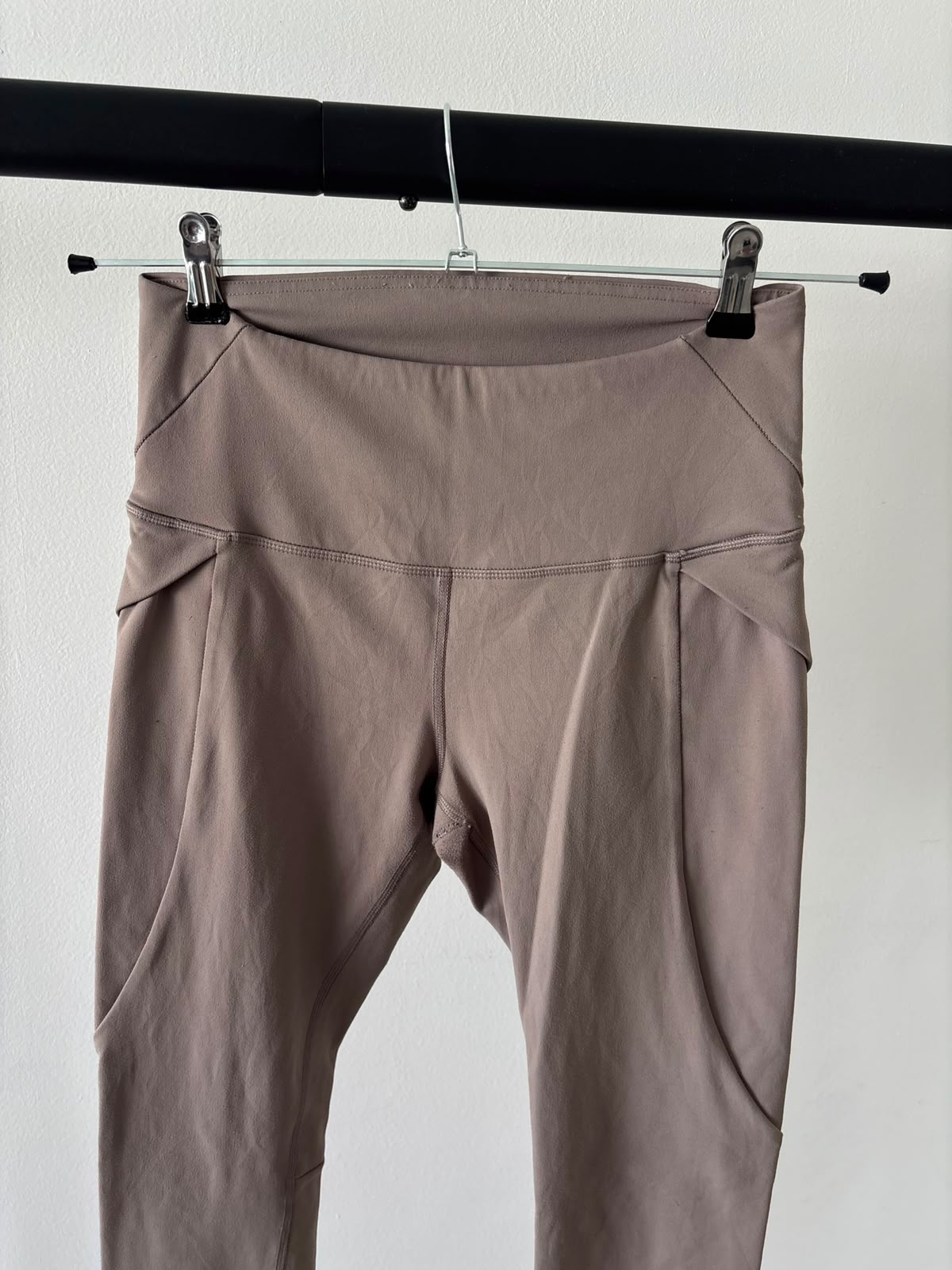AVALANCHE LEGGIN CAFÉ CLARO PARA SENDERISMO. TELA TIPO ALGODÓN. SIN DETALLE. S DE DAMA.