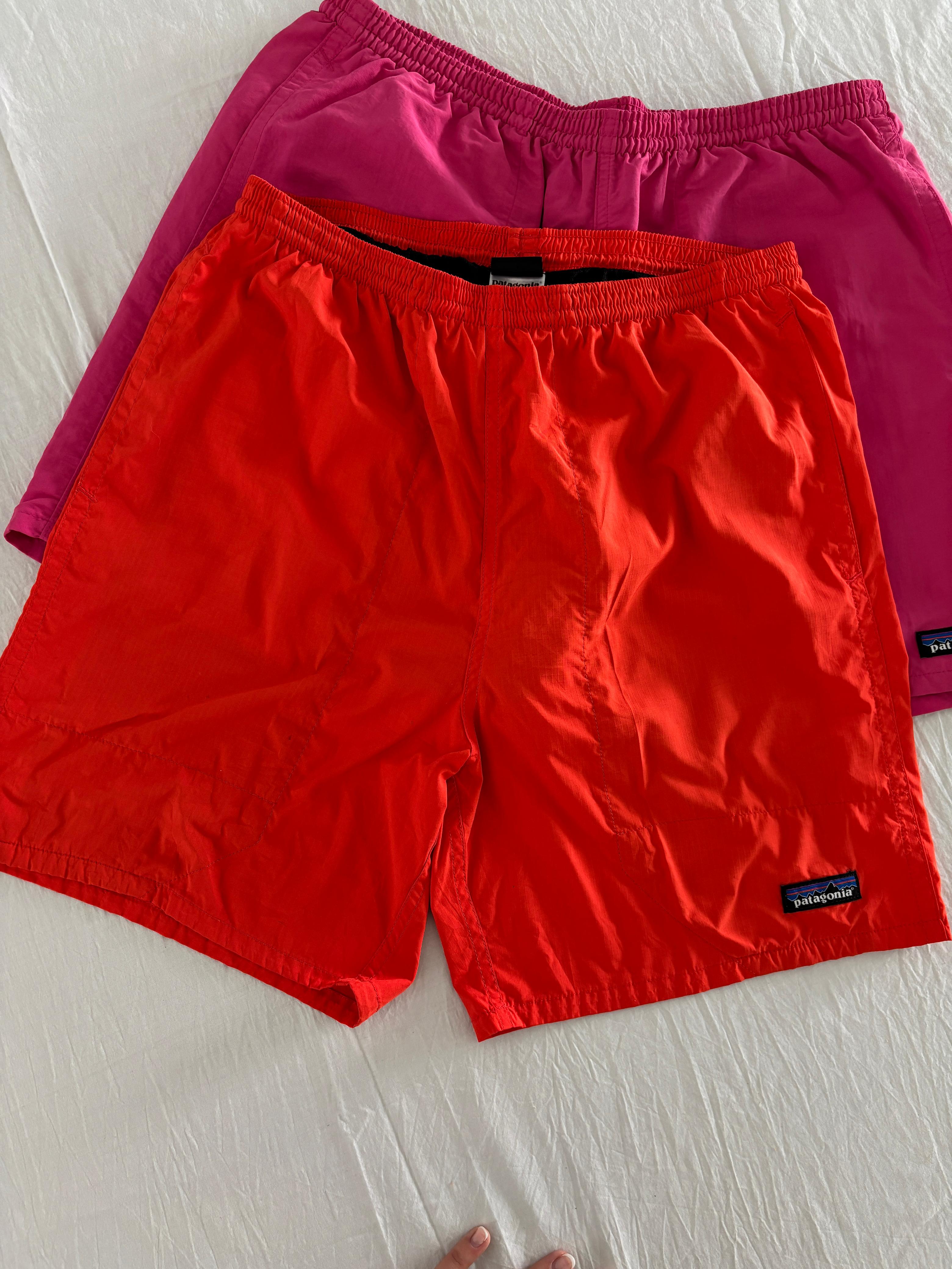 PATAGONIA SHORT NARANJA CON ROPA INTERIOR. LARGO TELA LIGERA. L DE DAMA.