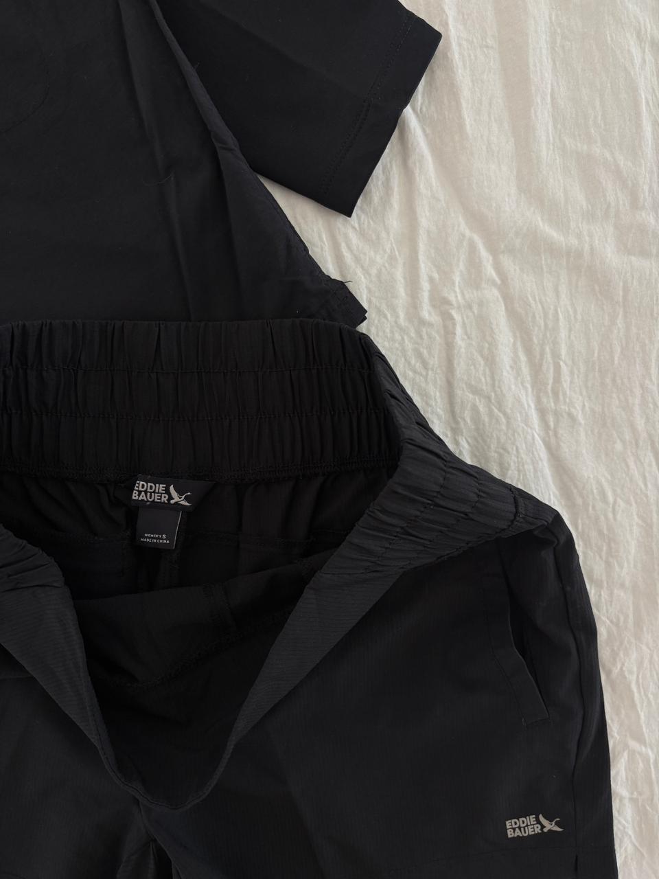 EDDIE BAUER SHORT NEGRO PARA SENDERISMO SIN DETALLE. S DE DAMA.