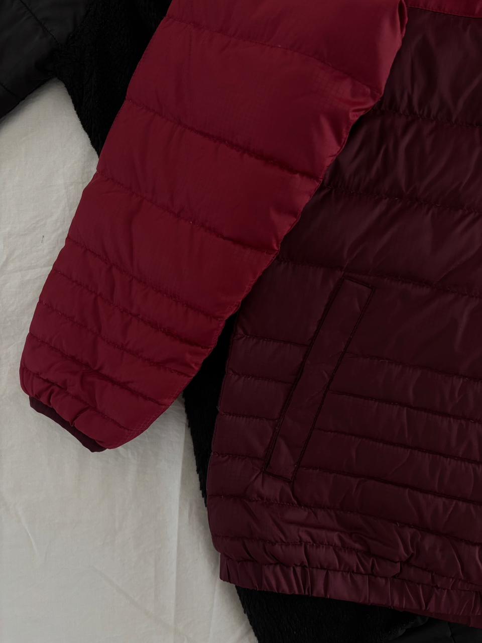TNF ROJO DOBLE VISTA PLUMA DE 550. SIN DETALLE. COMPRESIBLE. XS DE DAMA.