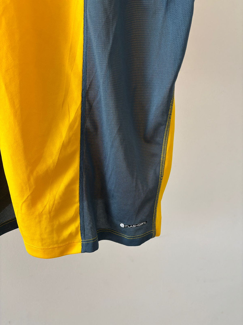TNF T SHIRT FLASH DRY (absorbe el sudor de la piel y seca de forma ultra rápida) COMO NUEVO. L DE MUJER.