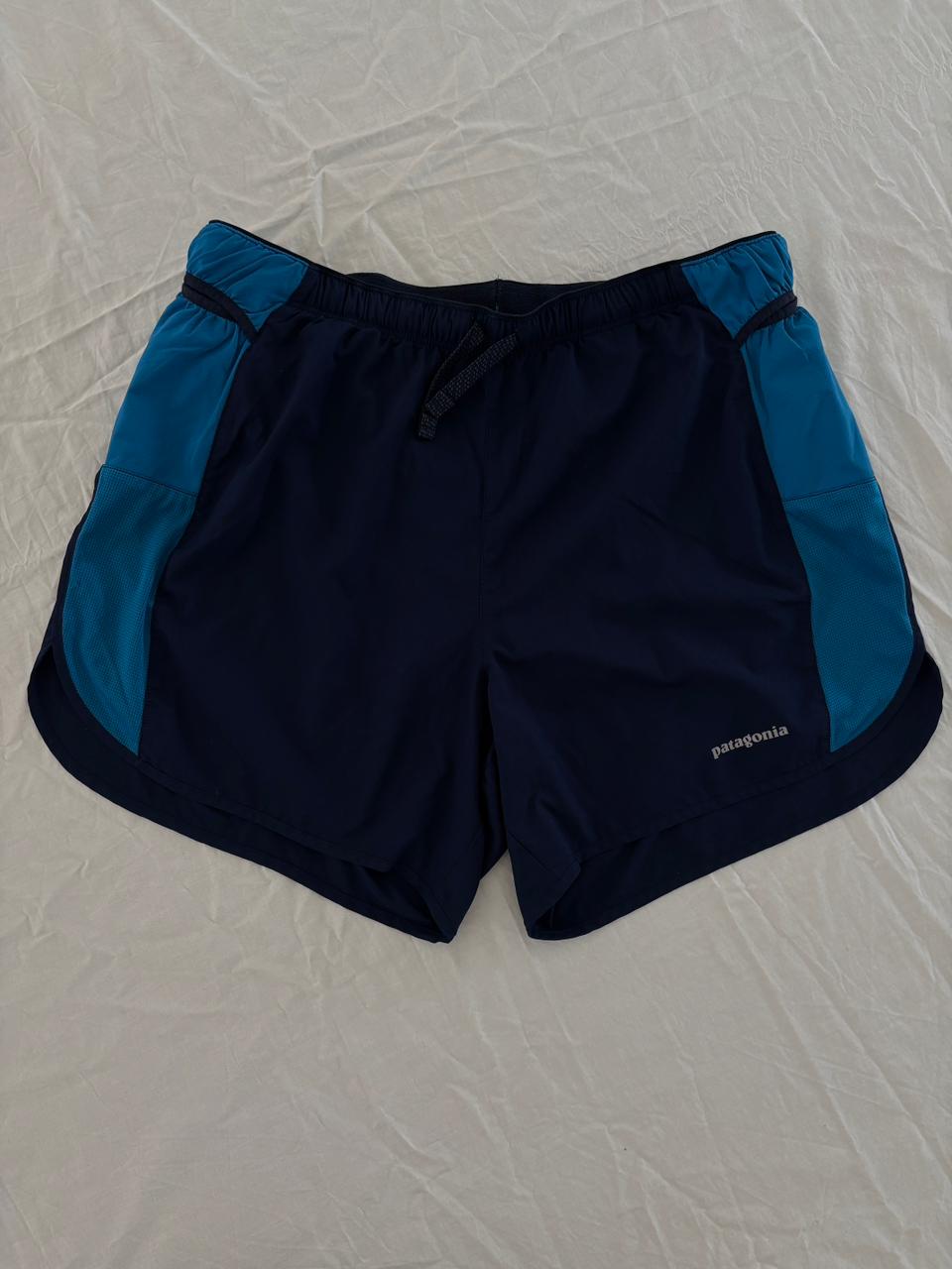 PATAGONIA SHORT AZUL CON ROPA INTERIOR Y BOLSAS ALREDEDOR DE CINTURA. M DE DAMA.