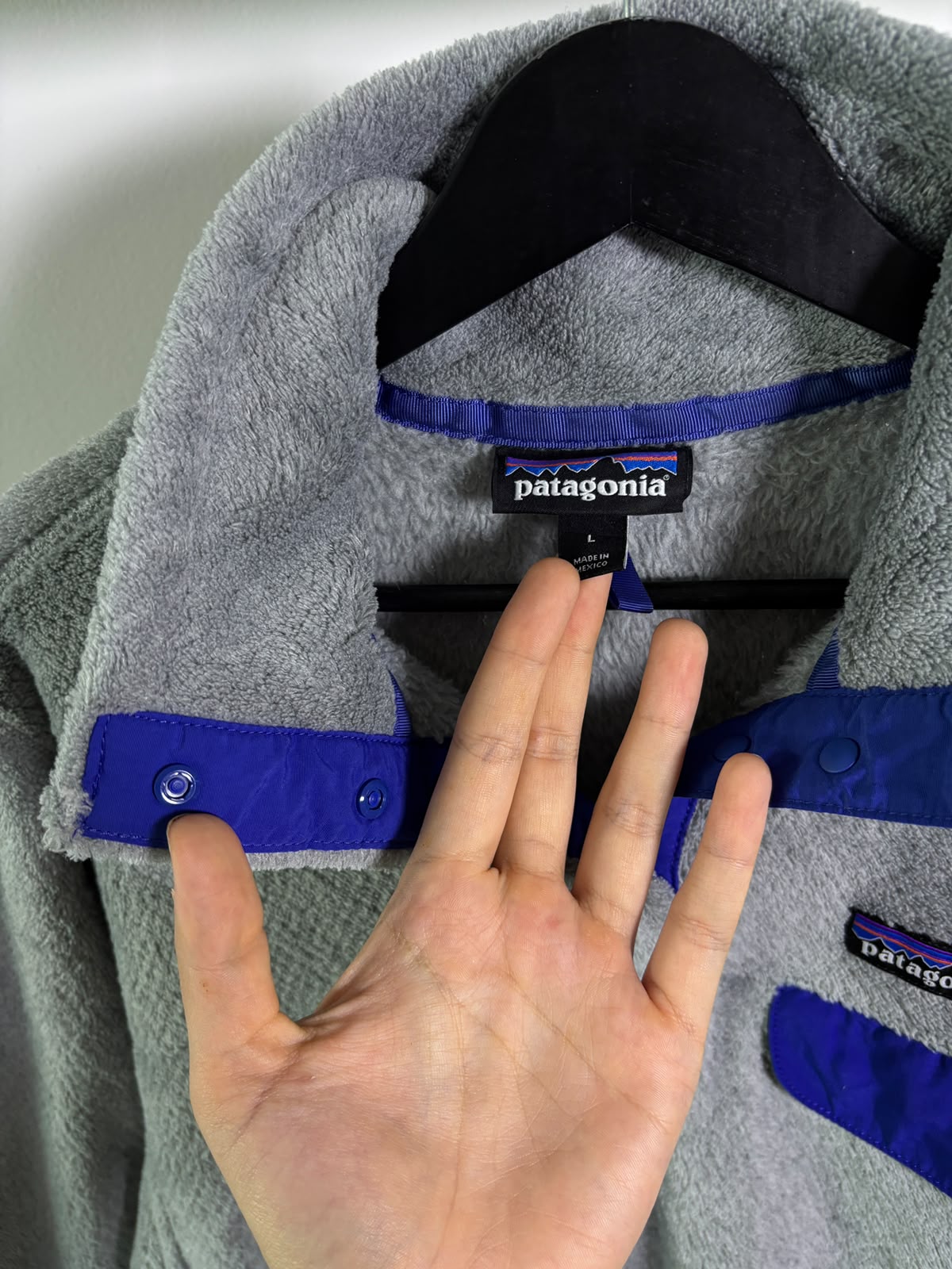 PATAGONIA GRIS/AZUL REY PELUCHE SUAVE. COMO NUEVO. L DE DAMA.