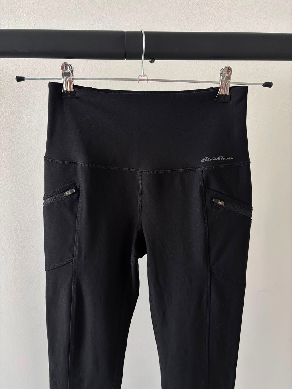 EDDIE BAUER NEGRO LEGGIN PARA SENDERISMO. TELA GRUESA TIPO ALGODÓN. COMO NUEVO. XS DE DAMA.