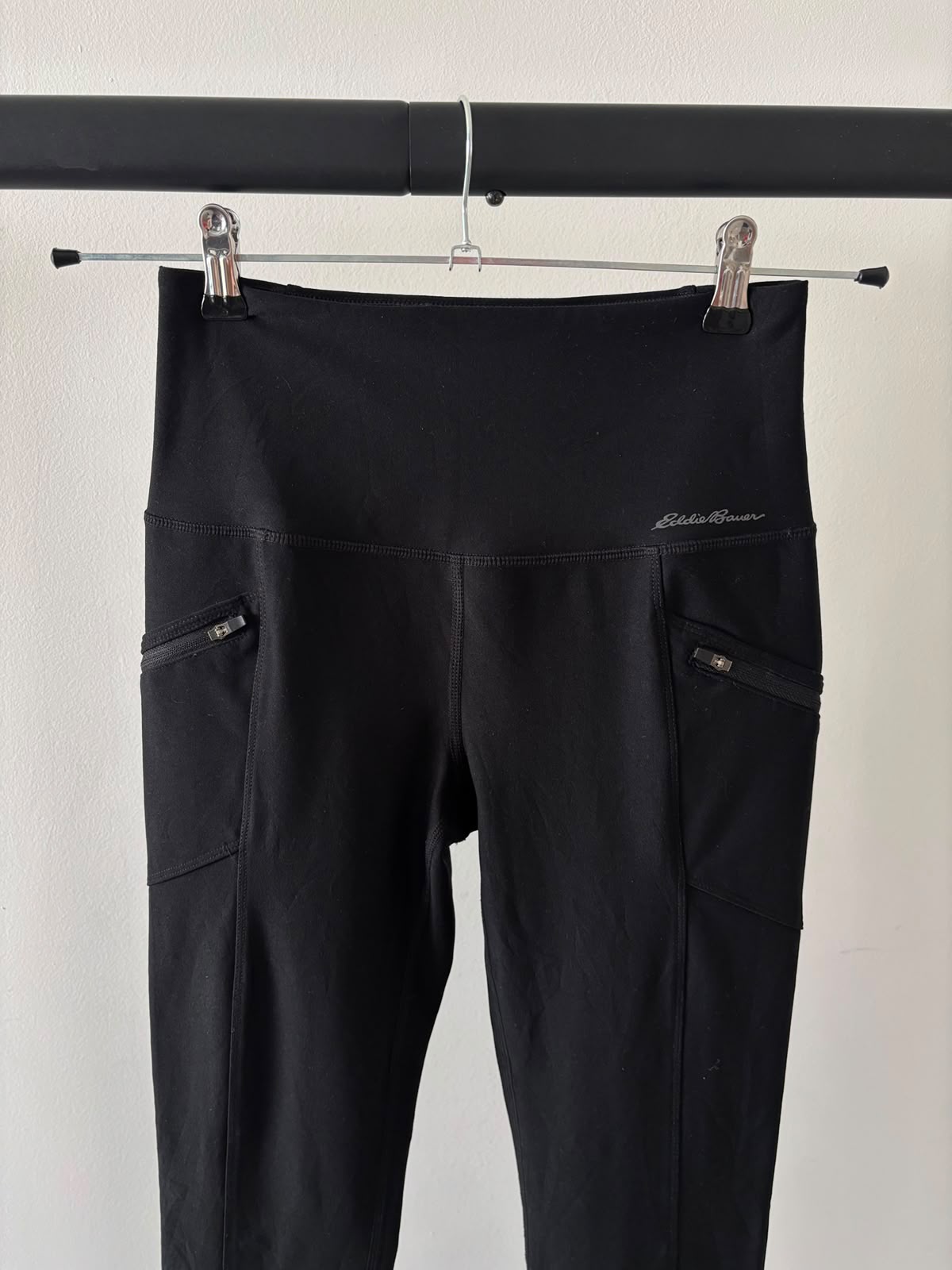EDDIE BAUER NEGRO LEGGIN PARA SENDERISMO. TELA GRUESA TIPO ALGODÓN. COMO NUEVO. XS DE DAMA.