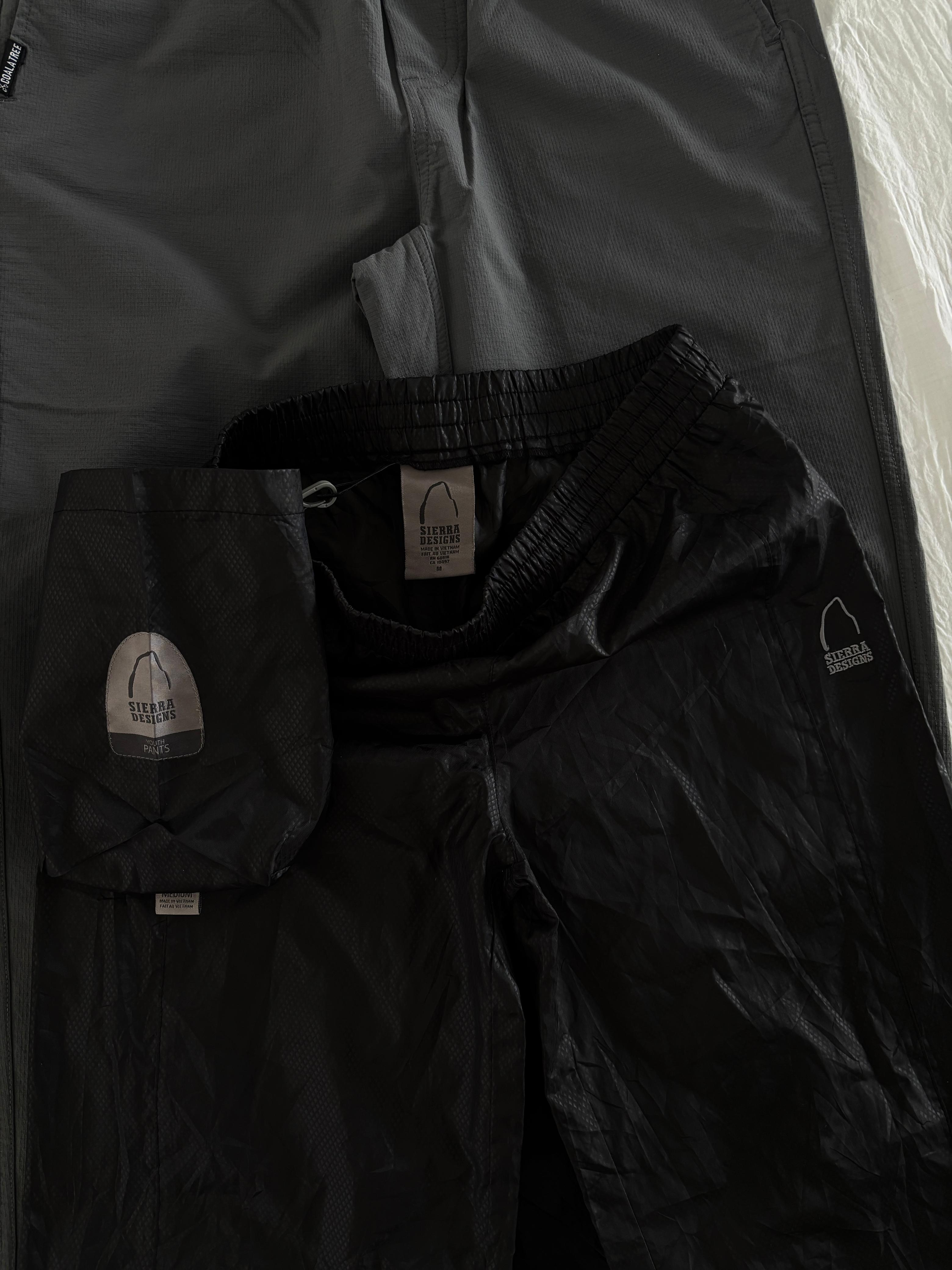 PANTALÓN ROMPEVIENTOS PARA SENDERISMO CON BOLSA. COMPRESIBLE. XS DE DAMA.