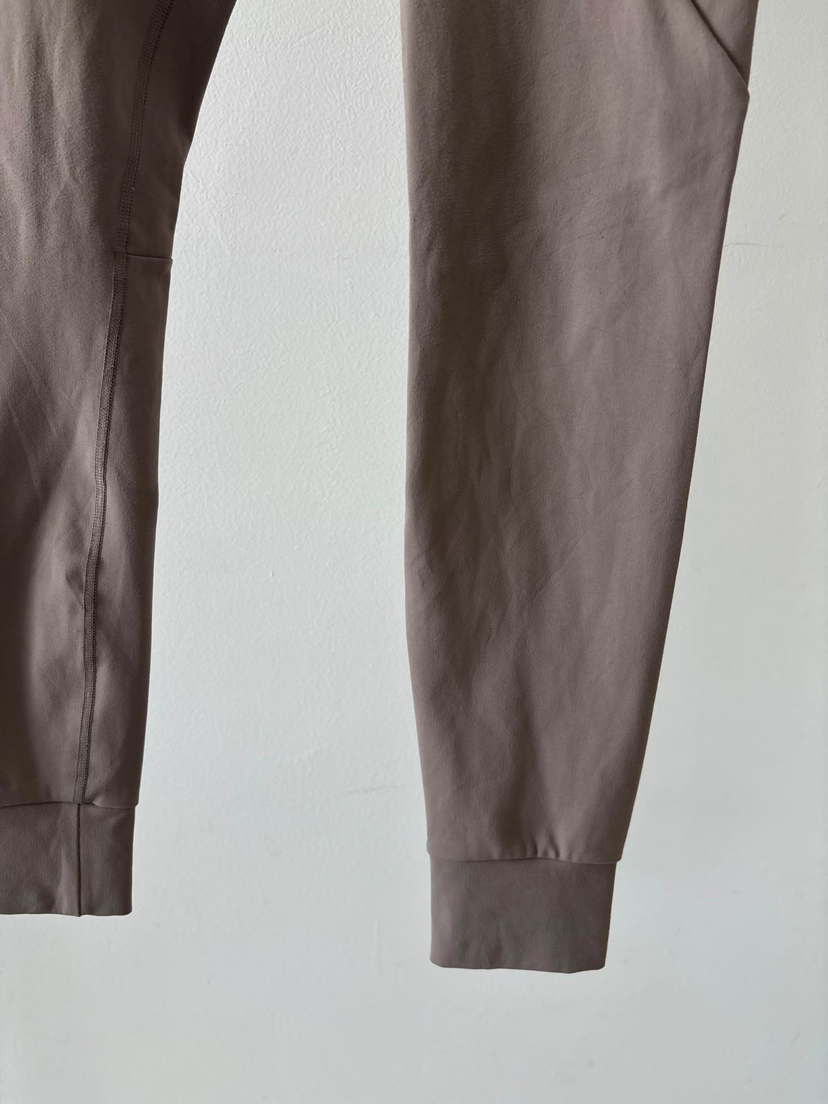 AVALANCHE LEGGIN CAFÉ CLARO PARA SENDERISMO. TELA TIPO ALGODÓN. SIN DETALLE. S DE DAMA.