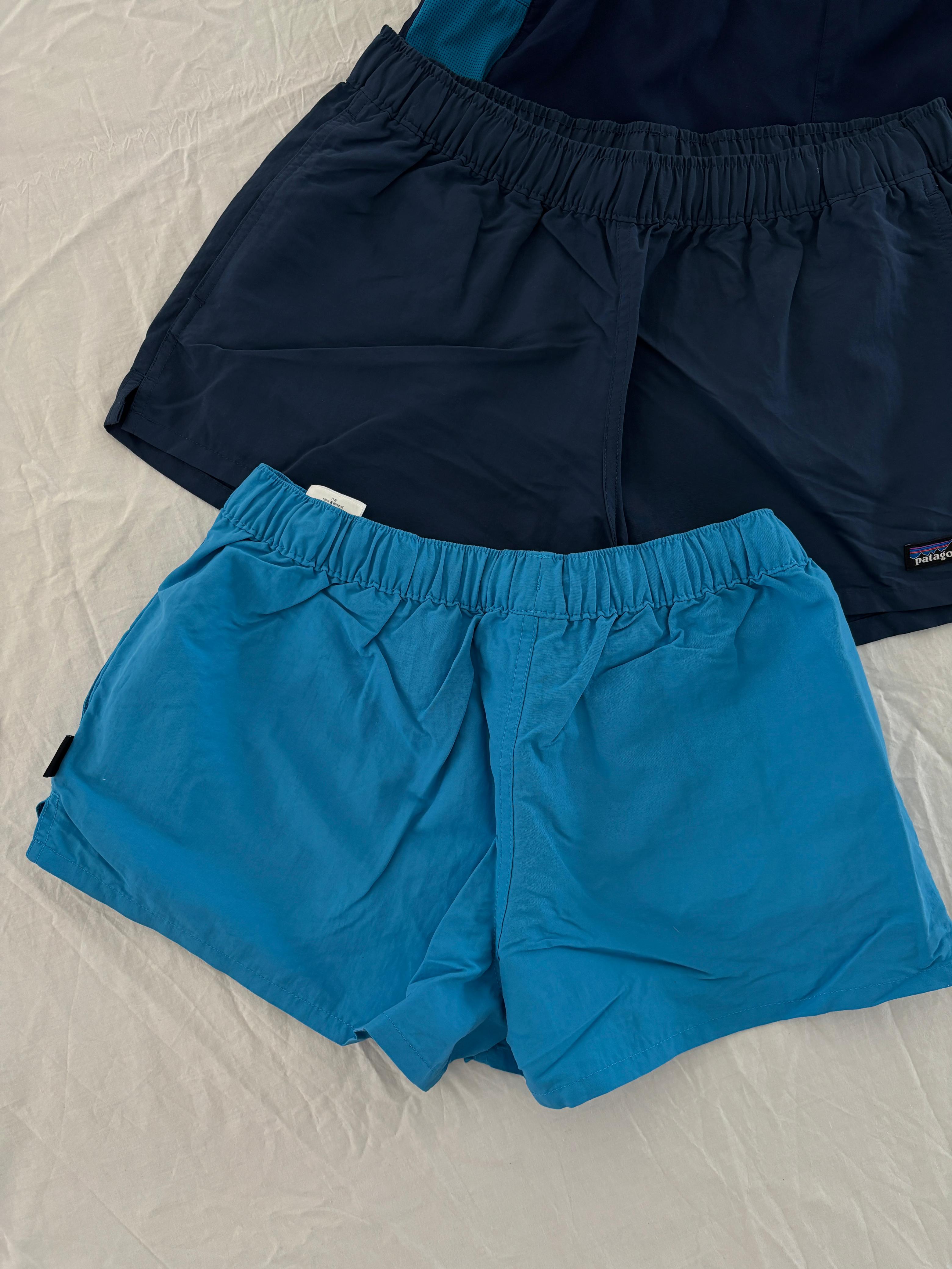 PATAGONIA SHORT CORTO AZUL CIELO. DETALLE SEÑALADO. S DE DAMA.