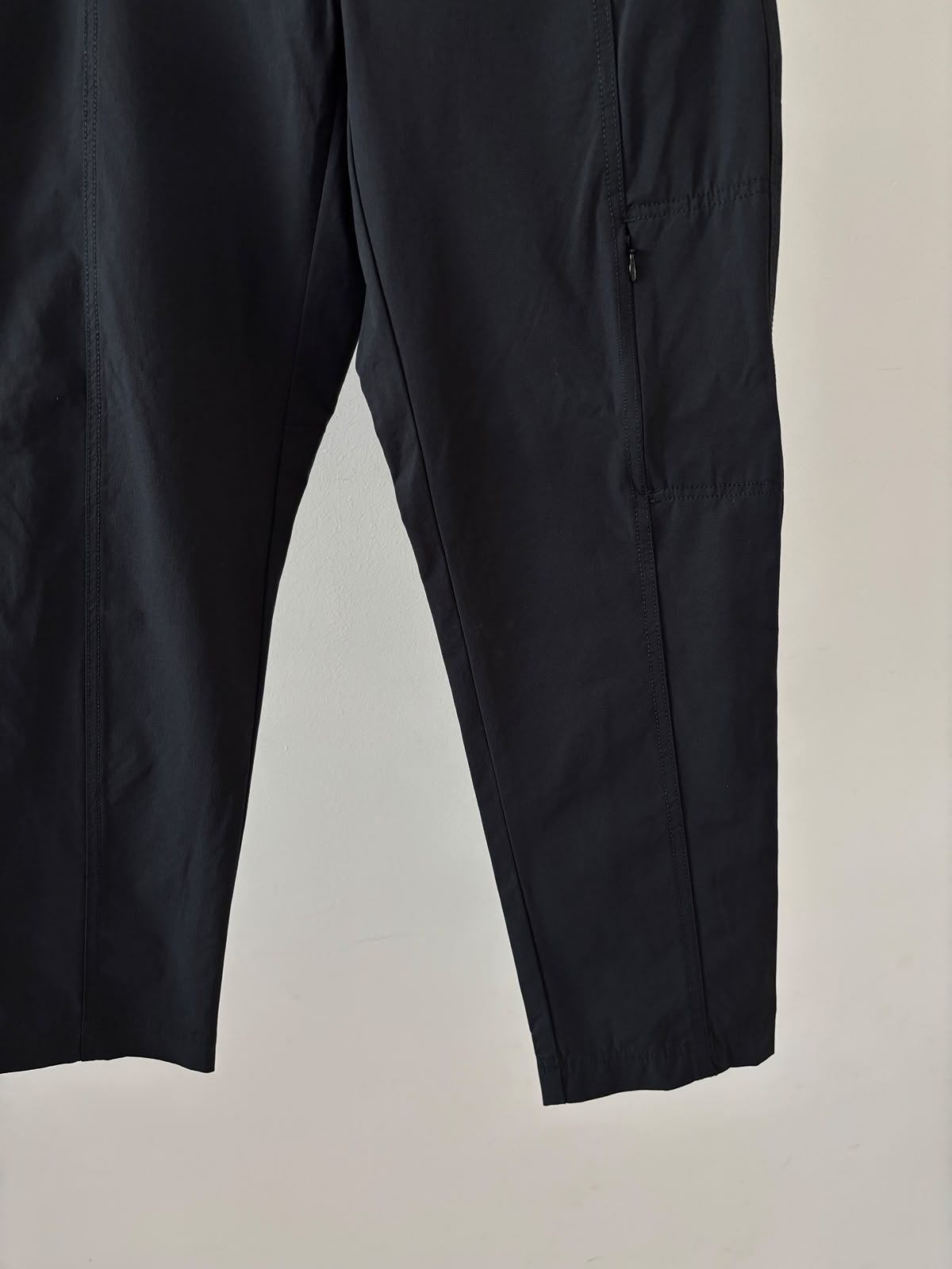 PANTALÓN NEGRO PARA SENDERISMO. TELA LIGERA. TIRO MEDIO. COMO NUEVO. S DE DAMA.