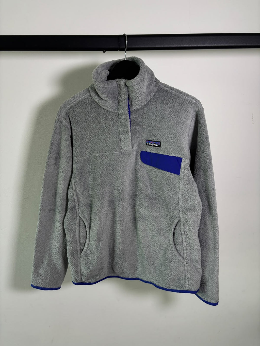 PATAGONIA GRIS/AZUL REY PELUCHE SUAVE. COMO NUEVO. L DE DAMA.
