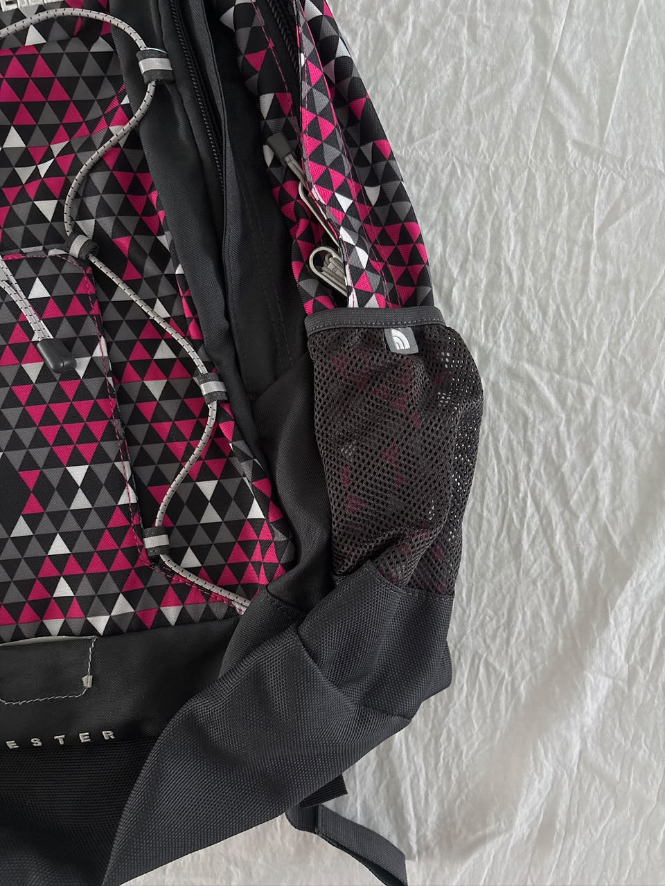 TNF MOCHILA JESTER 28L. SIN DETALLE CASI COMO NUEVO.