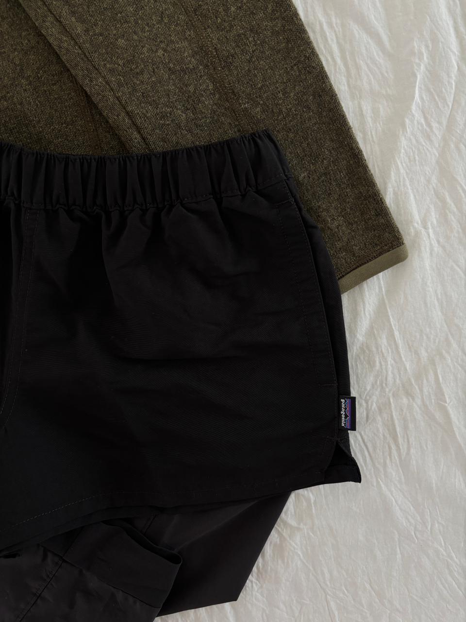 PATAGONIA SHORT NEGRO CORTO CACHETERO. SIN DETALLE. S DE DAMA.