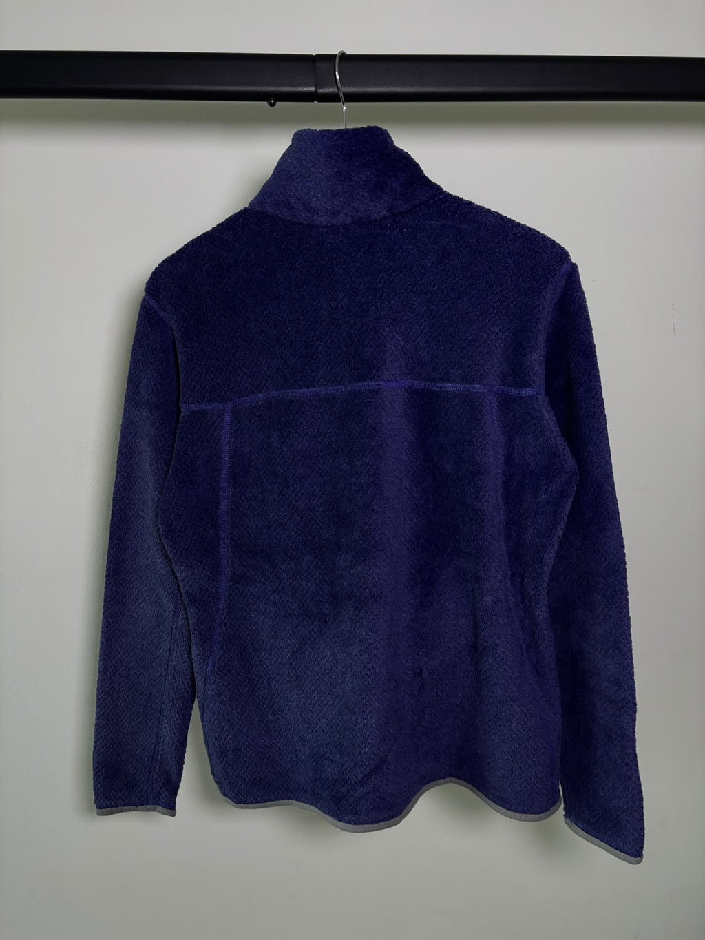 PATAGONIA MORADO PELUCHE SUAVE.  COMO NUEVO. M DE DAMA.