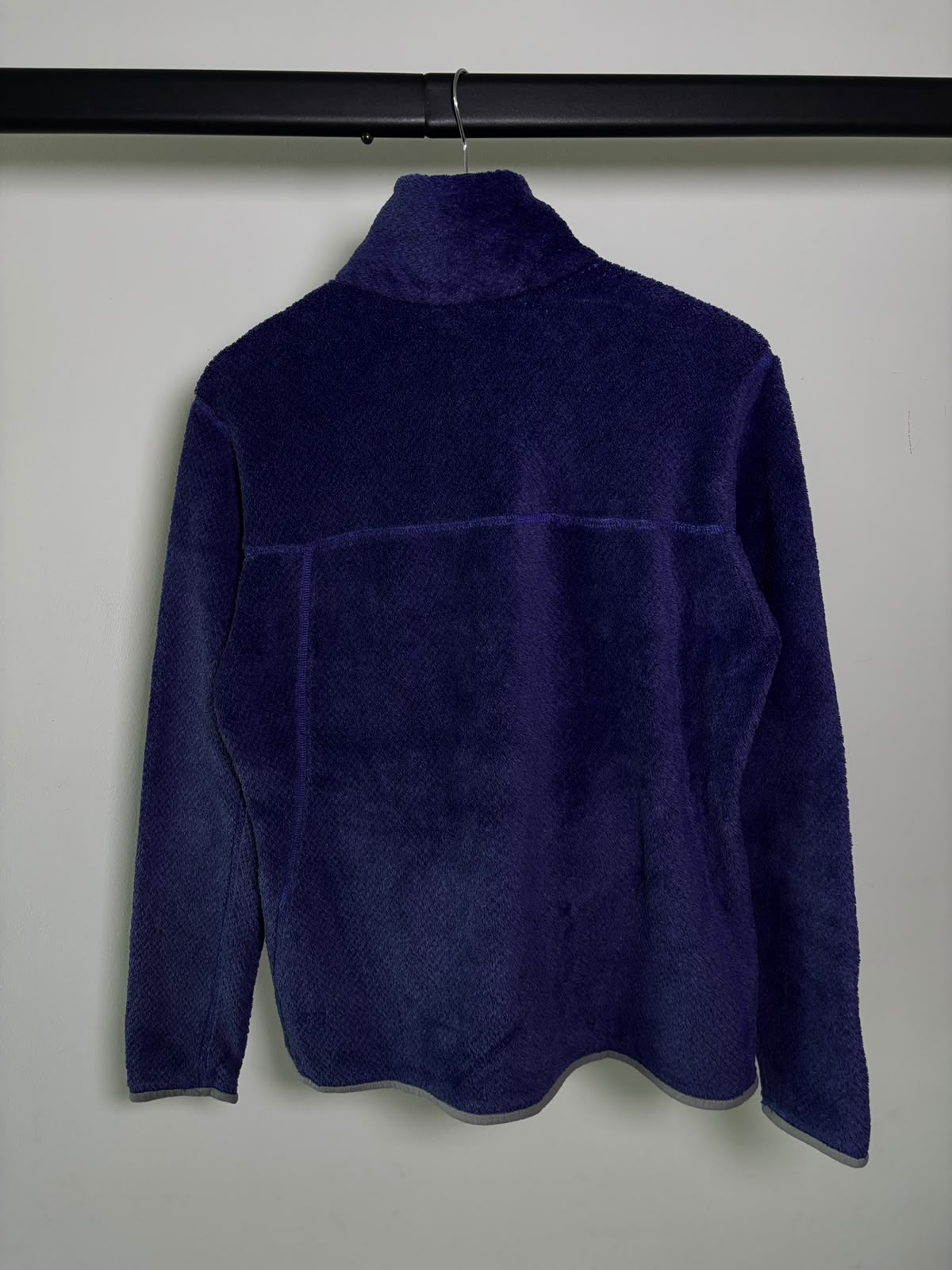 PATAGONIA MORADO PELUCHE SUAVE.  COMO NUEVO. M DE DAMA.
