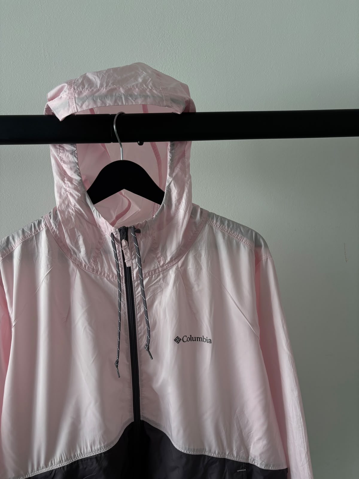 COLUMBIA ROSA ROMPEVIENTOS MUY LIGERO. XL DE DAMA.