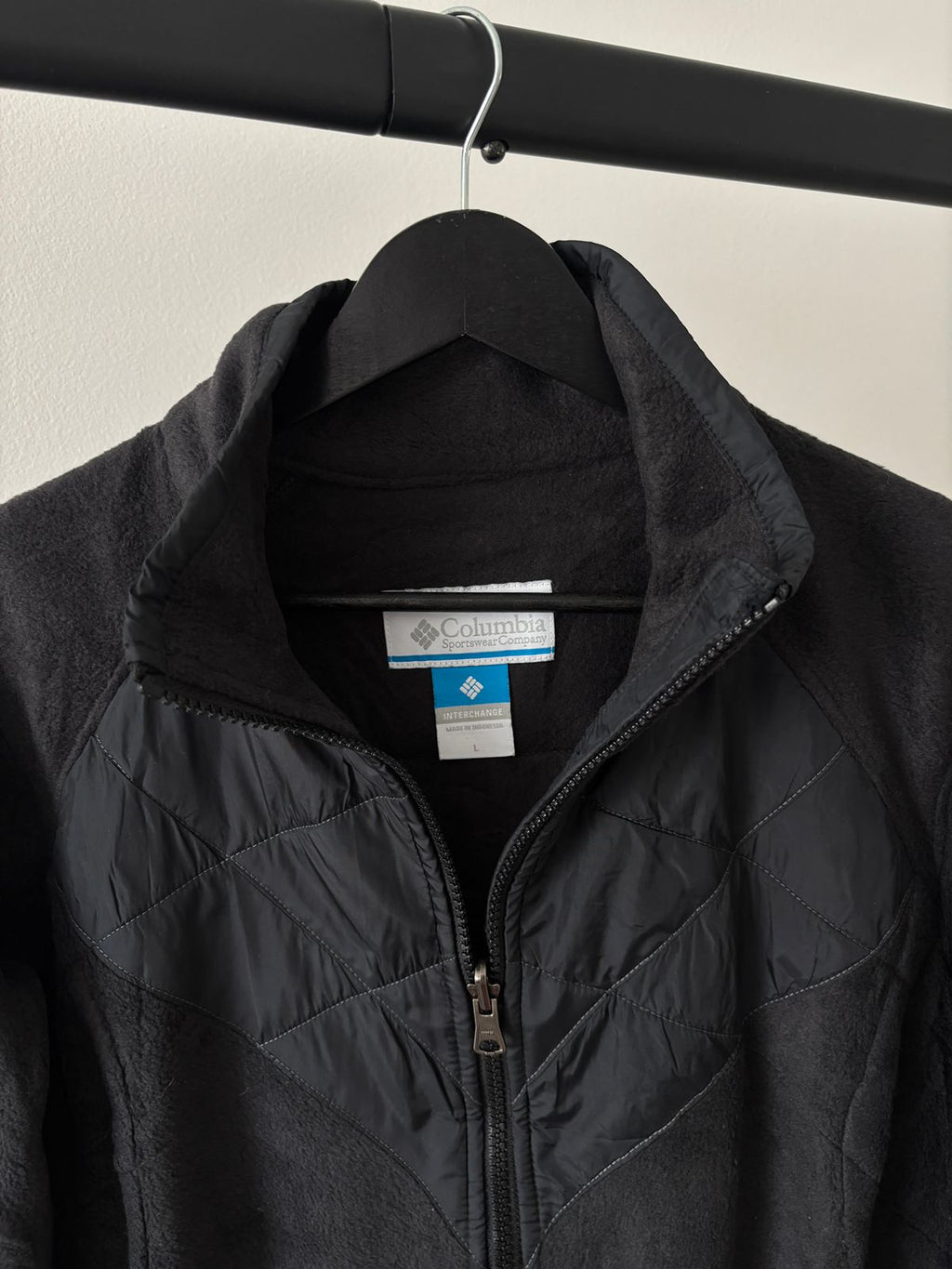 COLUMBIA CHAMARRA POLAR GRIS OBSCURO. SIN DETALLE. L DE DAMA.