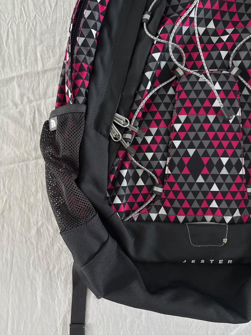TNF MOCHILA JESTER 28L. SIN DETALLE CASI COMO NUEVO.